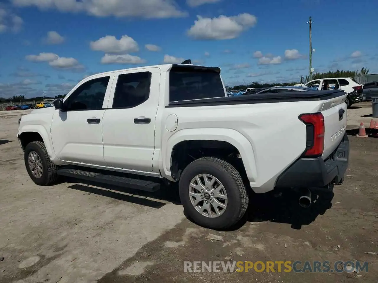 2 fotografías del automóvil dañado 3TYKD5HN0RT012500 TOYOTA TACOMA 2024