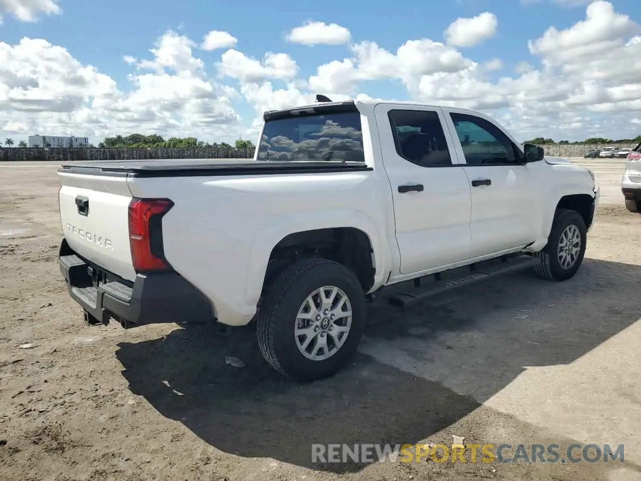 3 fotografías del automóvil dañado 3TYKD5HN0RT012500 TOYOTA TACOMA 2024