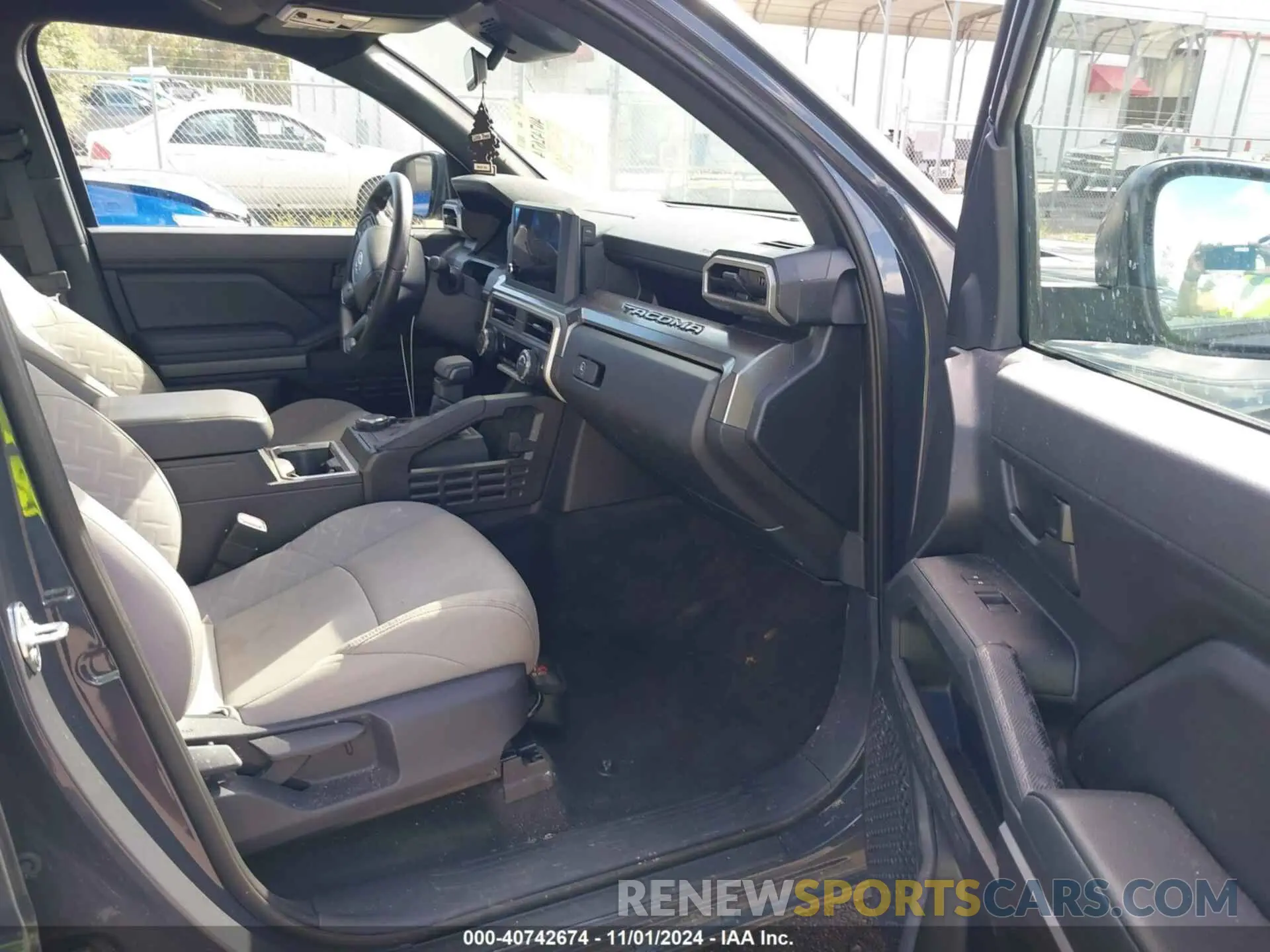 5 fotografías del automóvil dañado 3TYLB5JN0RT014445 TOYOTA TACOMA 2024