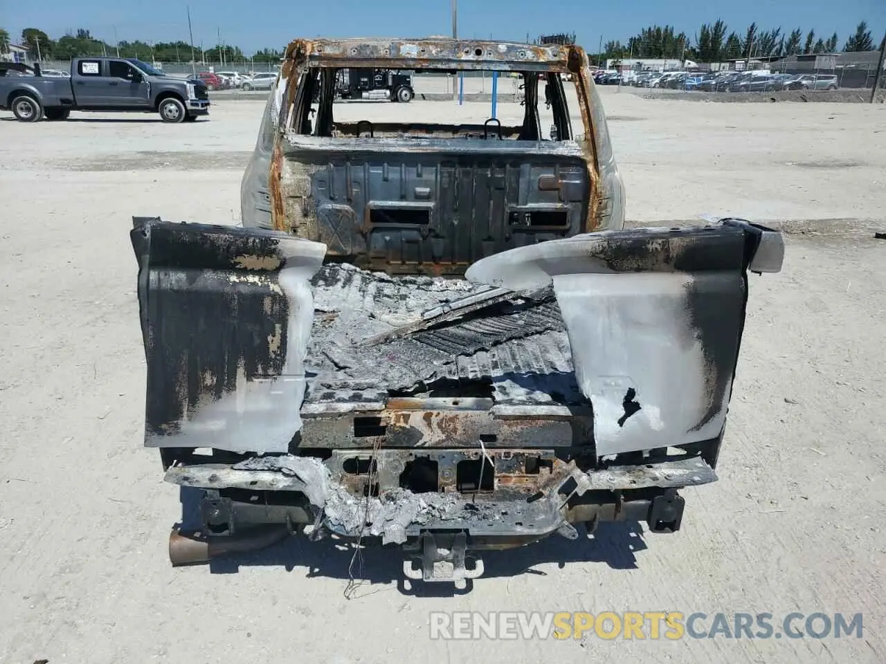 6 fotografías del automóvil dañado 3TYLB5JN0RT050331 TOYOTA TACOMA 2024