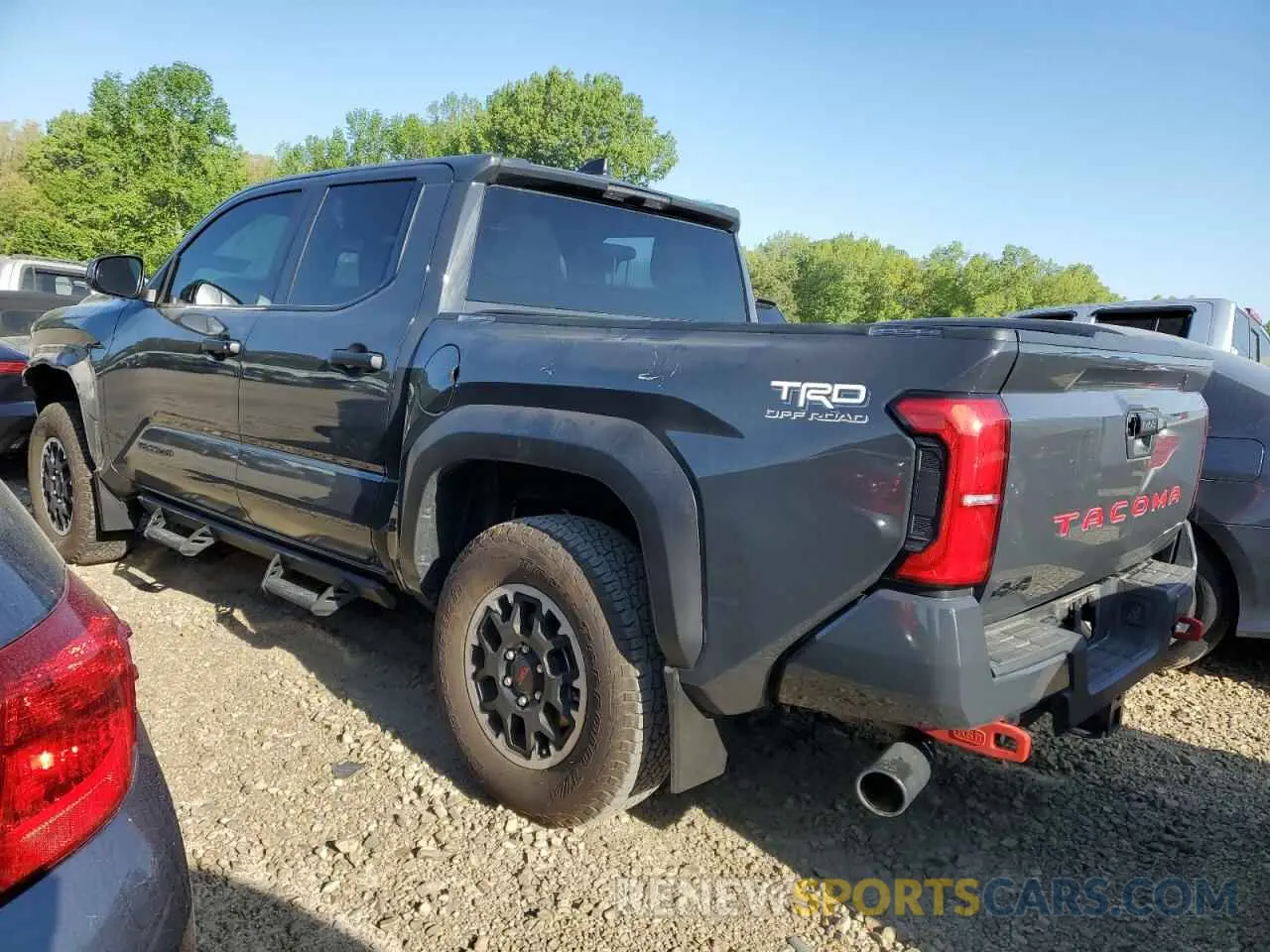 2 fotografías del automóvil dañado 3TYLB5JN4RT043849 TOYOTA TACOMA 2024