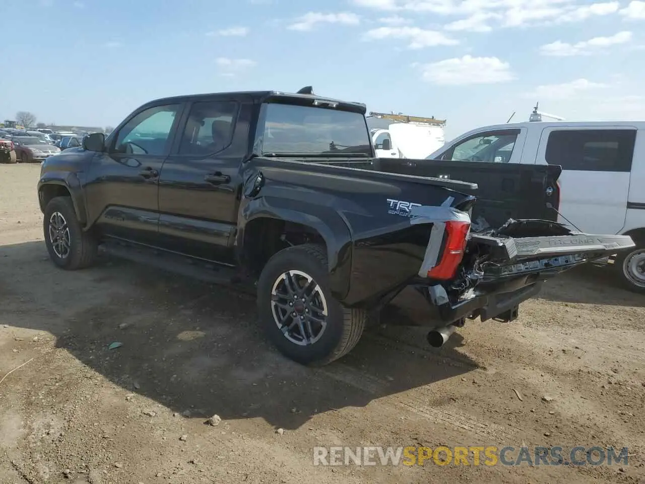 2 fotografías del automóvil dañado 3TYLC5LN3RT008942 TOYOTA TACOMA 2024