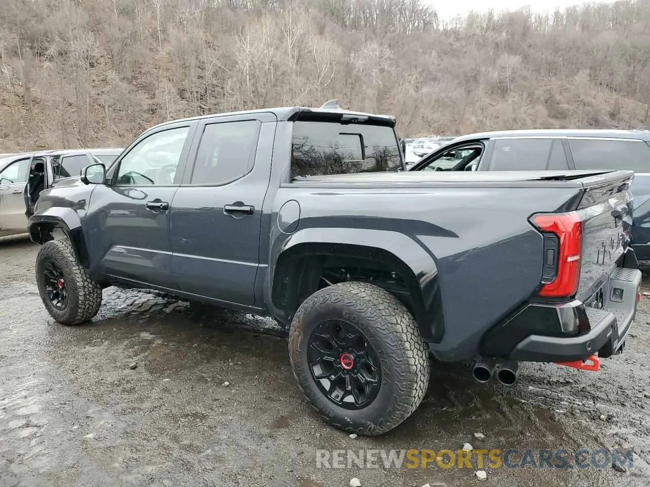 2 fotografías del automóvil dañado 3TYLC5LN9RT000747 TOYOTA TACOMA 2024