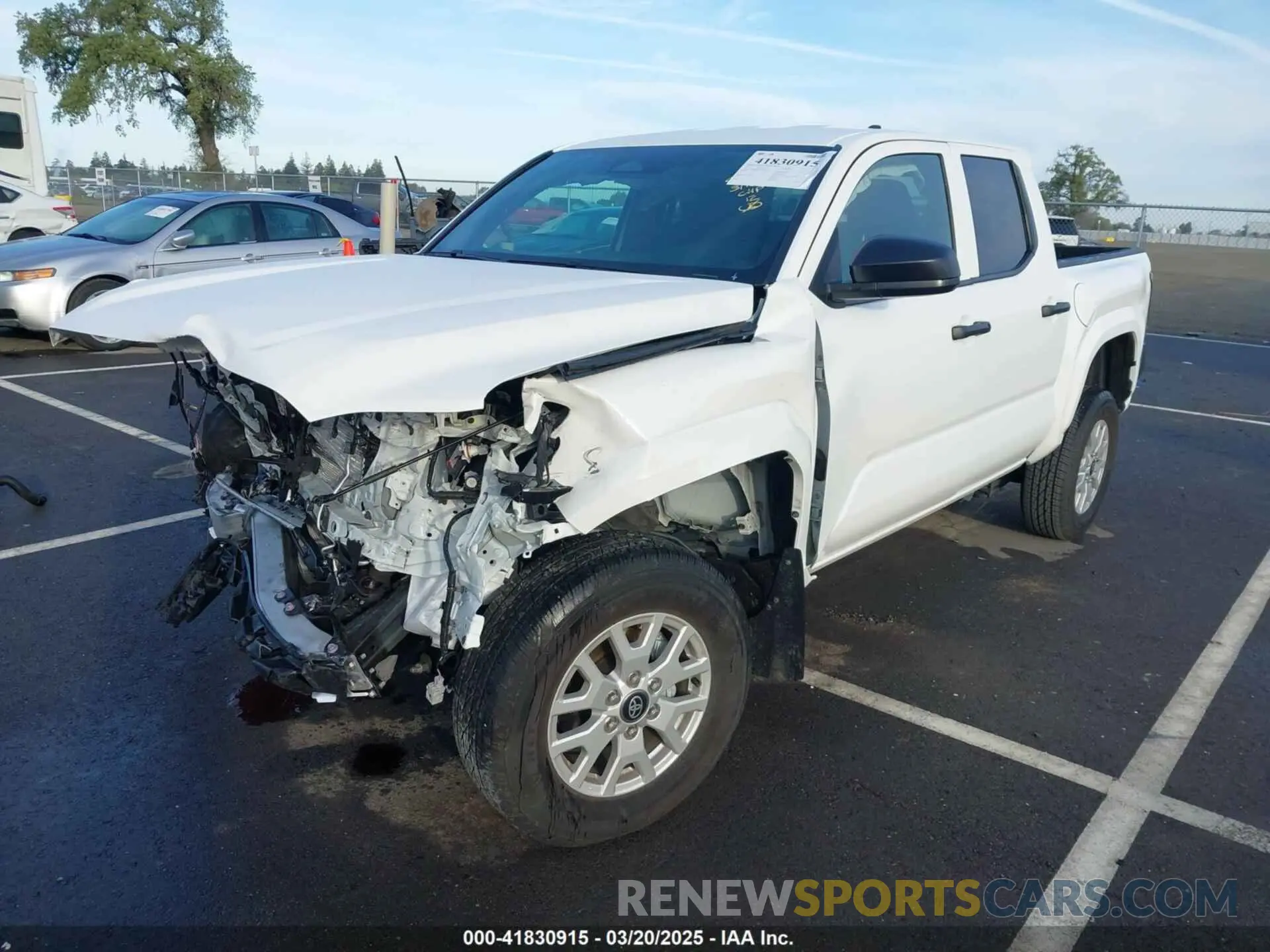2 fotografías del automóvil dañado 3TYLD5KN0RT004636 TOYOTA TACOMA 2024