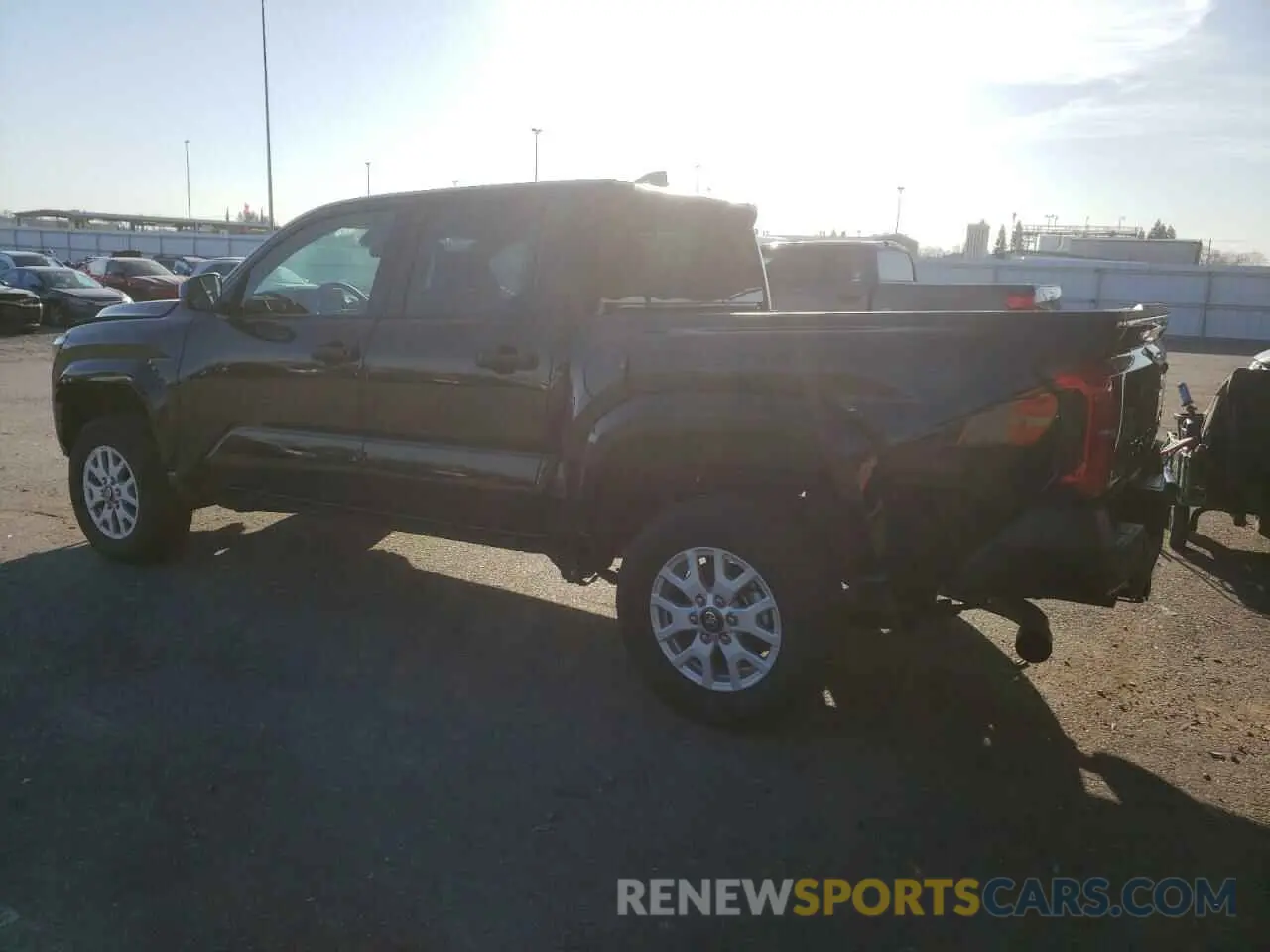 2 fotografías del automóvil dañado 3TYLD5KN7RT002835 TOYOTA TACOMA 2024