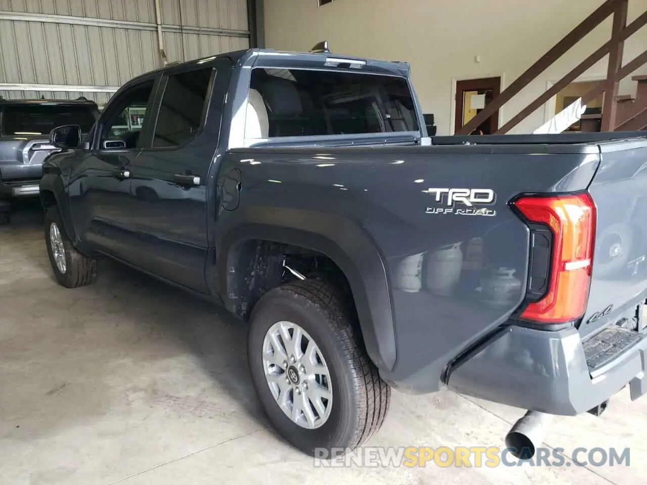 2 fotografías del automóvil dañado 3TYLE5JN6RT037316 TOYOTA TACOMA 2024