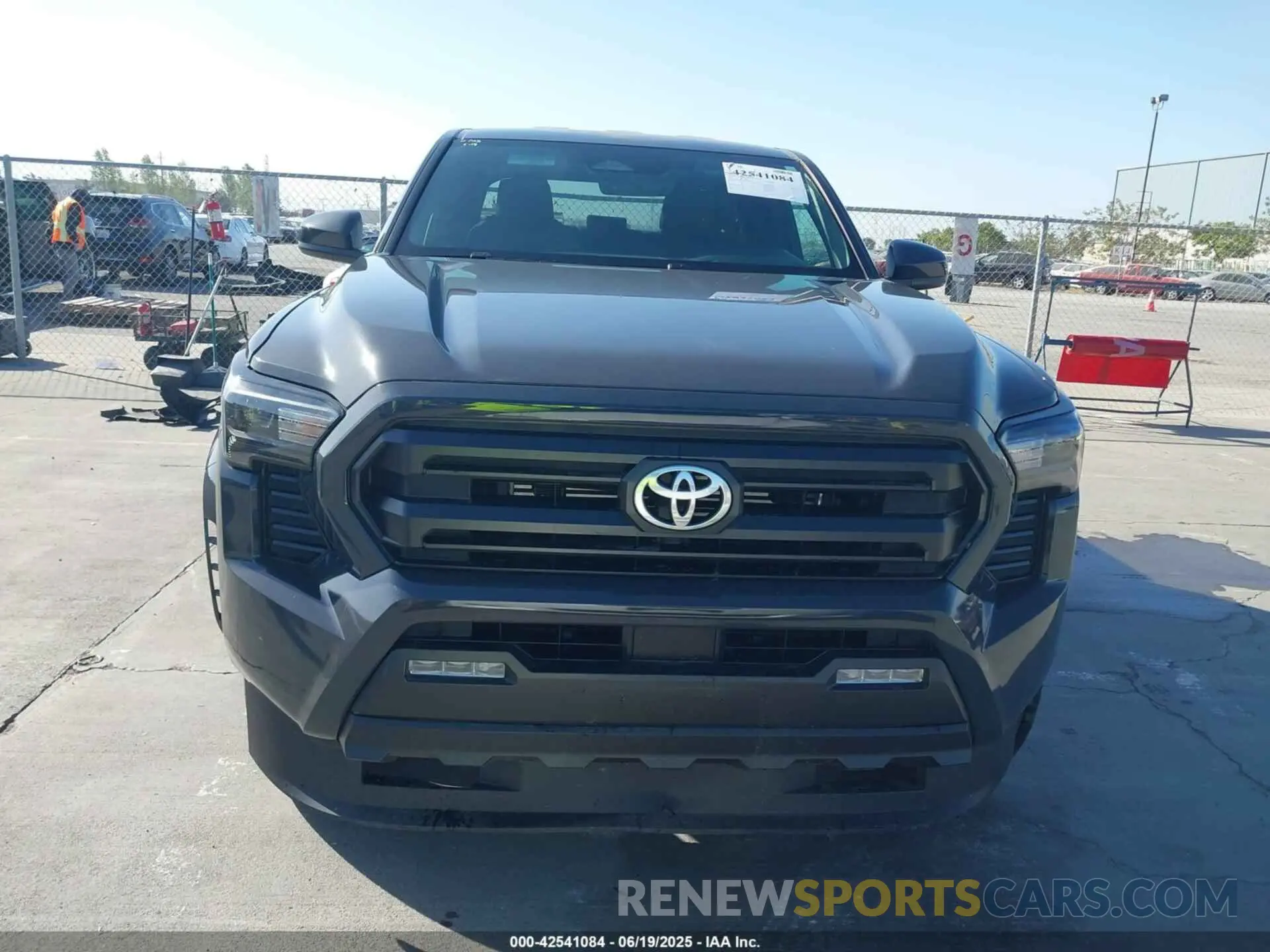 12 fotografías del automóvil dañado 3TMKB5FN6SM025360 TOYOTA TACOMA 2025