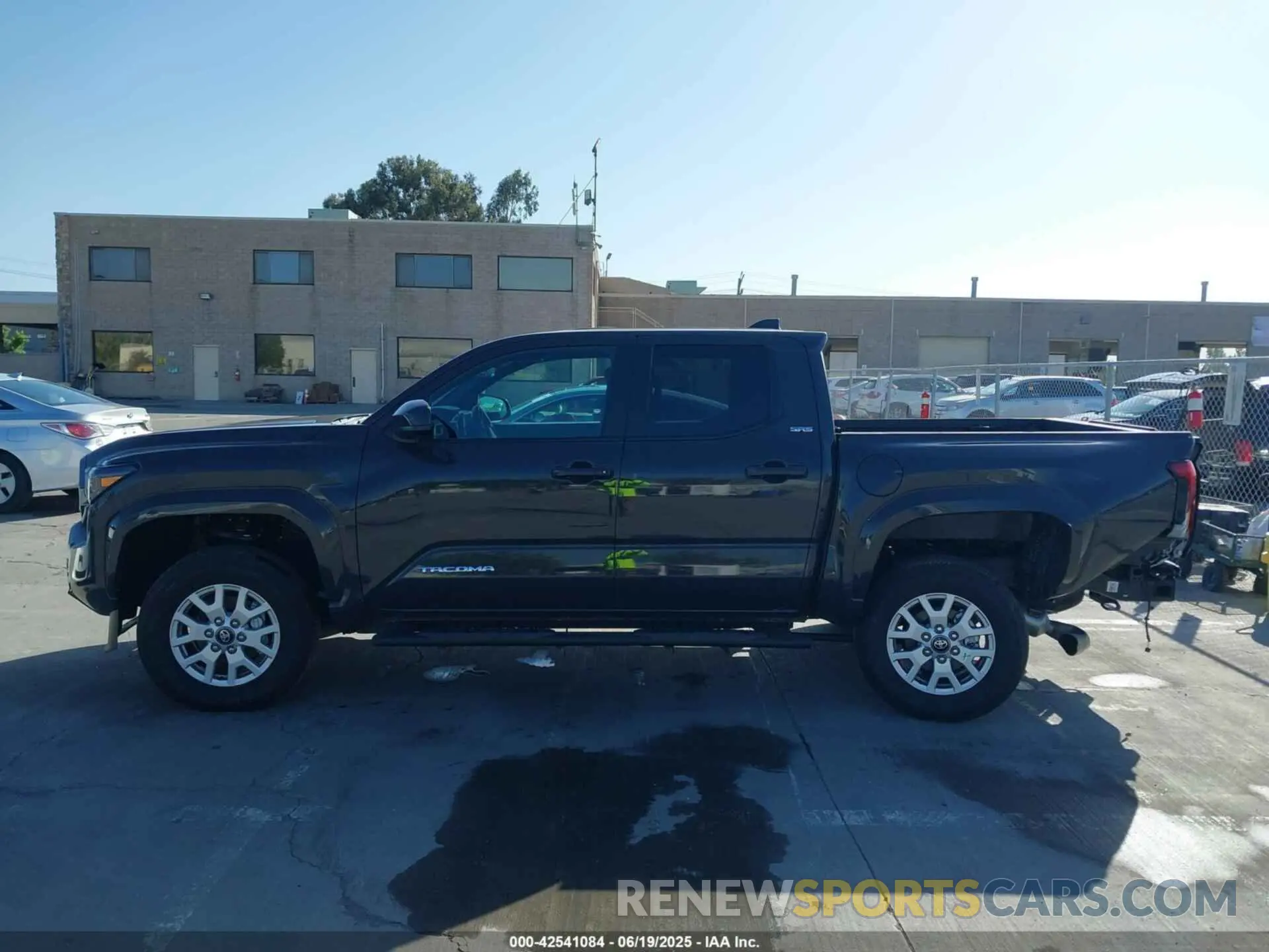 14 fotografías del automóvil dañado 3TMKB5FN6SM025360 TOYOTA TACOMA 2025