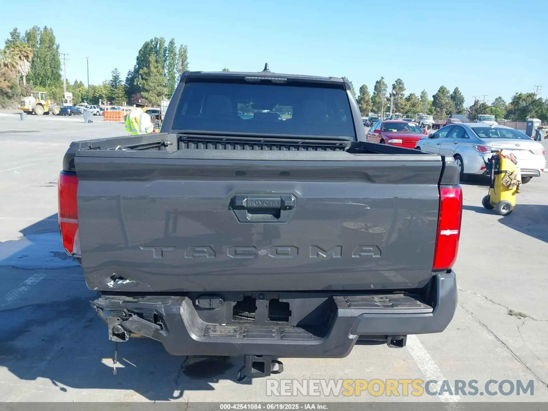16 fotografías del automóvil dañado 3TMKB5FN6SM025360 TOYOTA TACOMA 2025