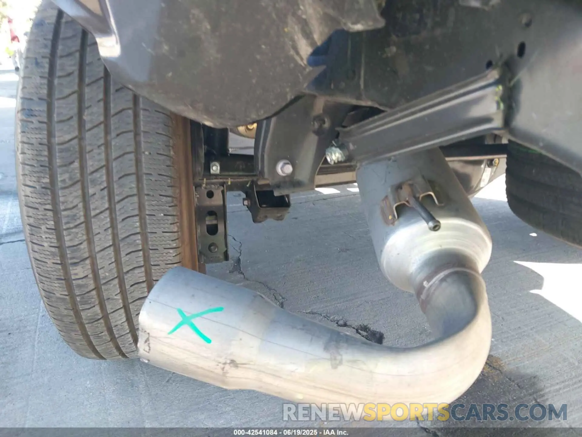 17 fotografías del automóvil dañado 3TMKB5FN6SM025360 TOYOTA TACOMA 2025