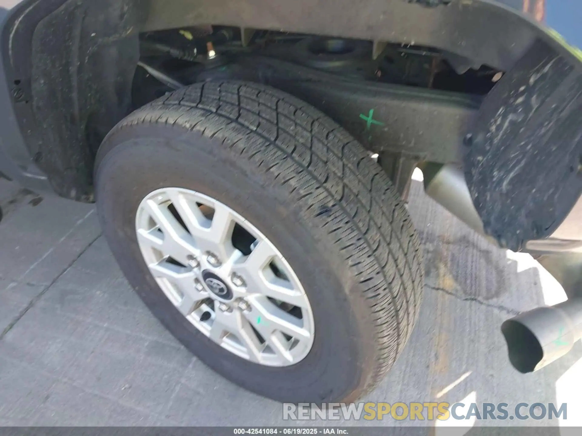 18 fotografías del automóvil dañado 3TMKB5FN6SM025360 TOYOTA TACOMA 2025