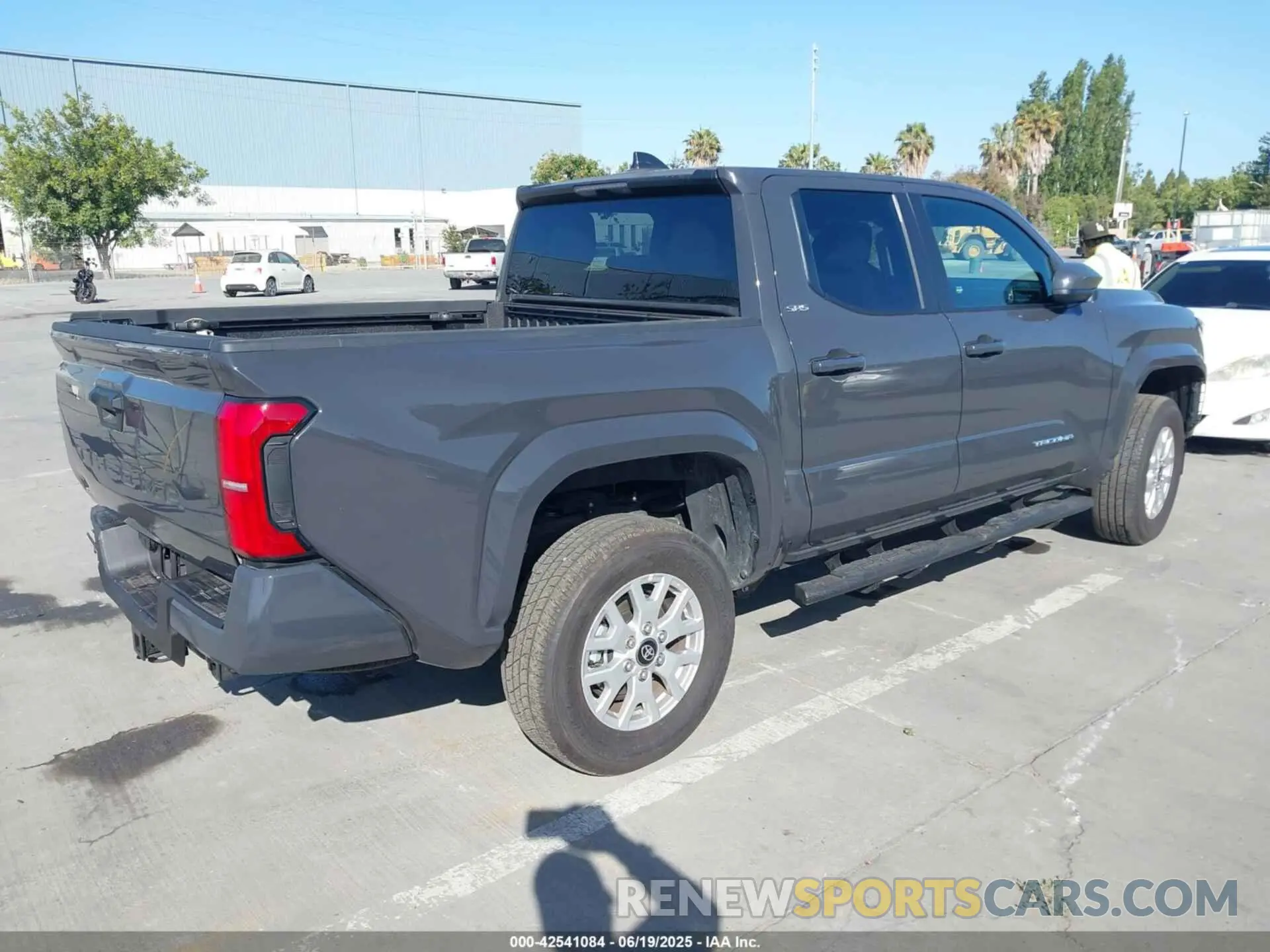 4 fotografías del automóvil dañado 3TMKB5FN6SM025360 TOYOTA TACOMA 2025