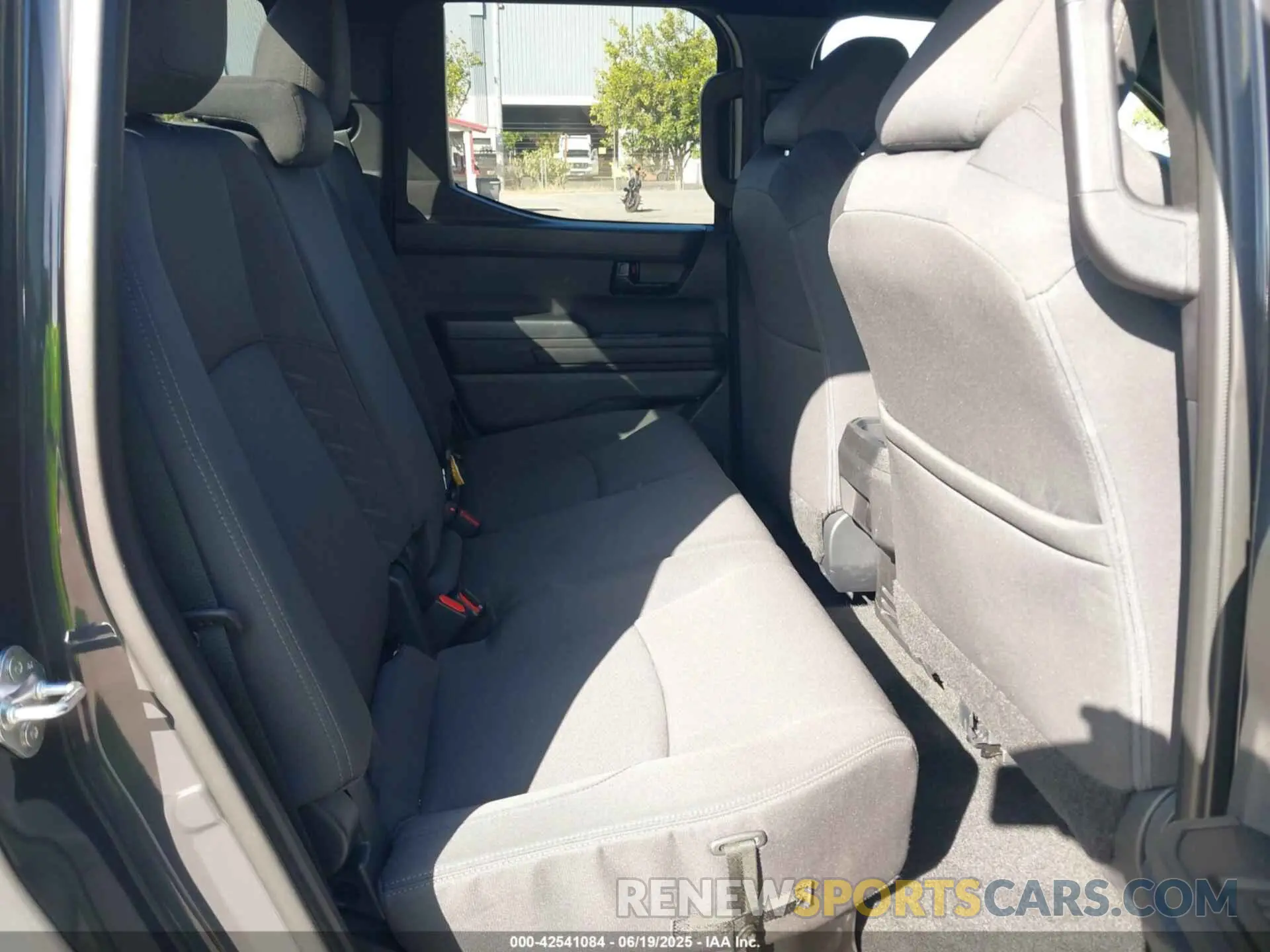 8 fotografías del automóvil dañado 3TMKB5FN6SM025360 TOYOTA TACOMA 2025