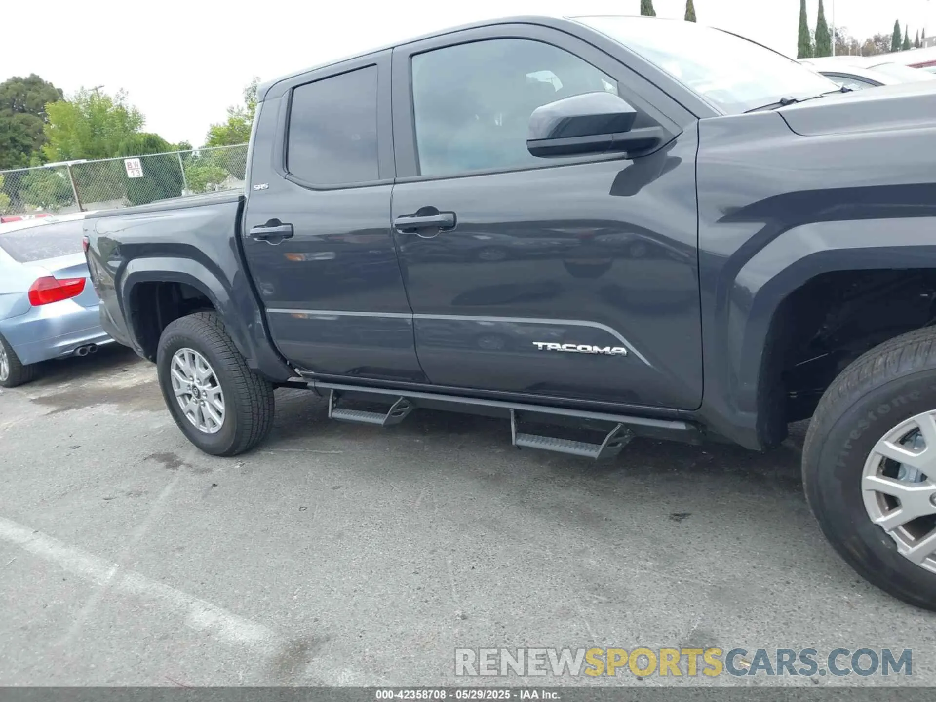 13 fotografías del automóvil dañado 3TMKB5FN7SM031426 TOYOTA TACOMA 2025