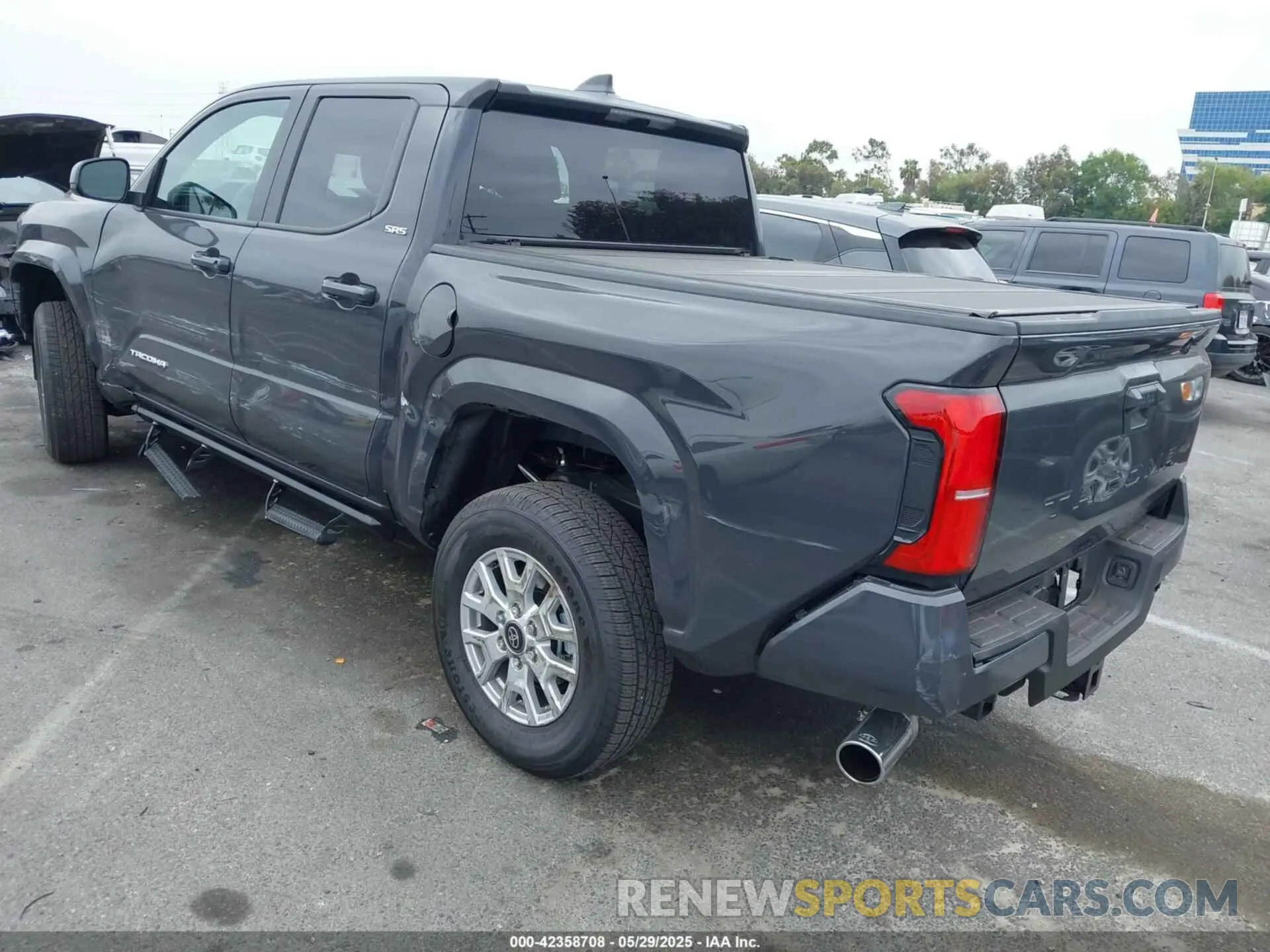 3 fotografías del automóvil dañado 3TMKB5FN7SM031426 TOYOTA TACOMA 2025