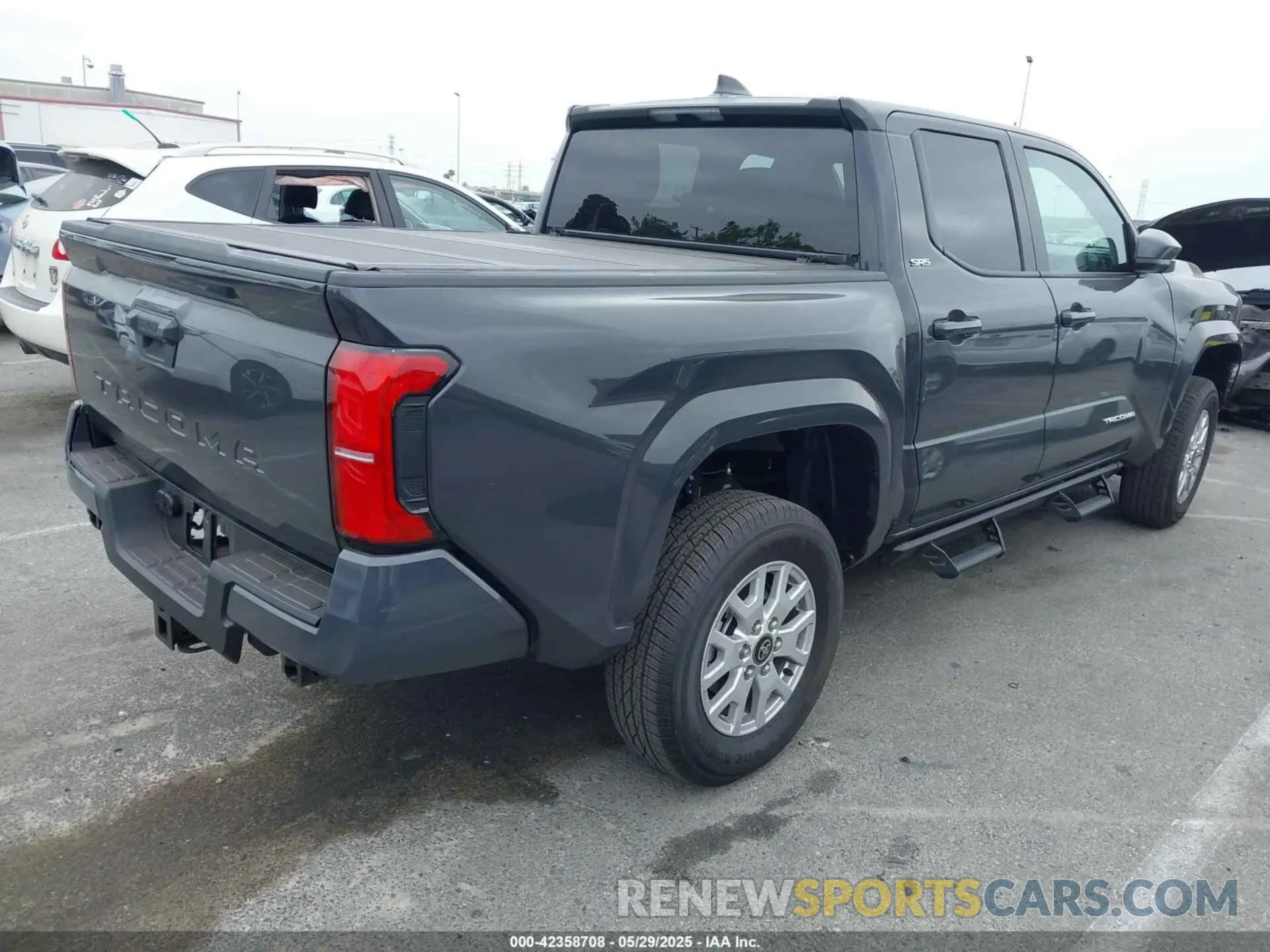 4 fotografías del automóvil dañado 3TMKB5FN7SM031426 TOYOTA TACOMA 2025