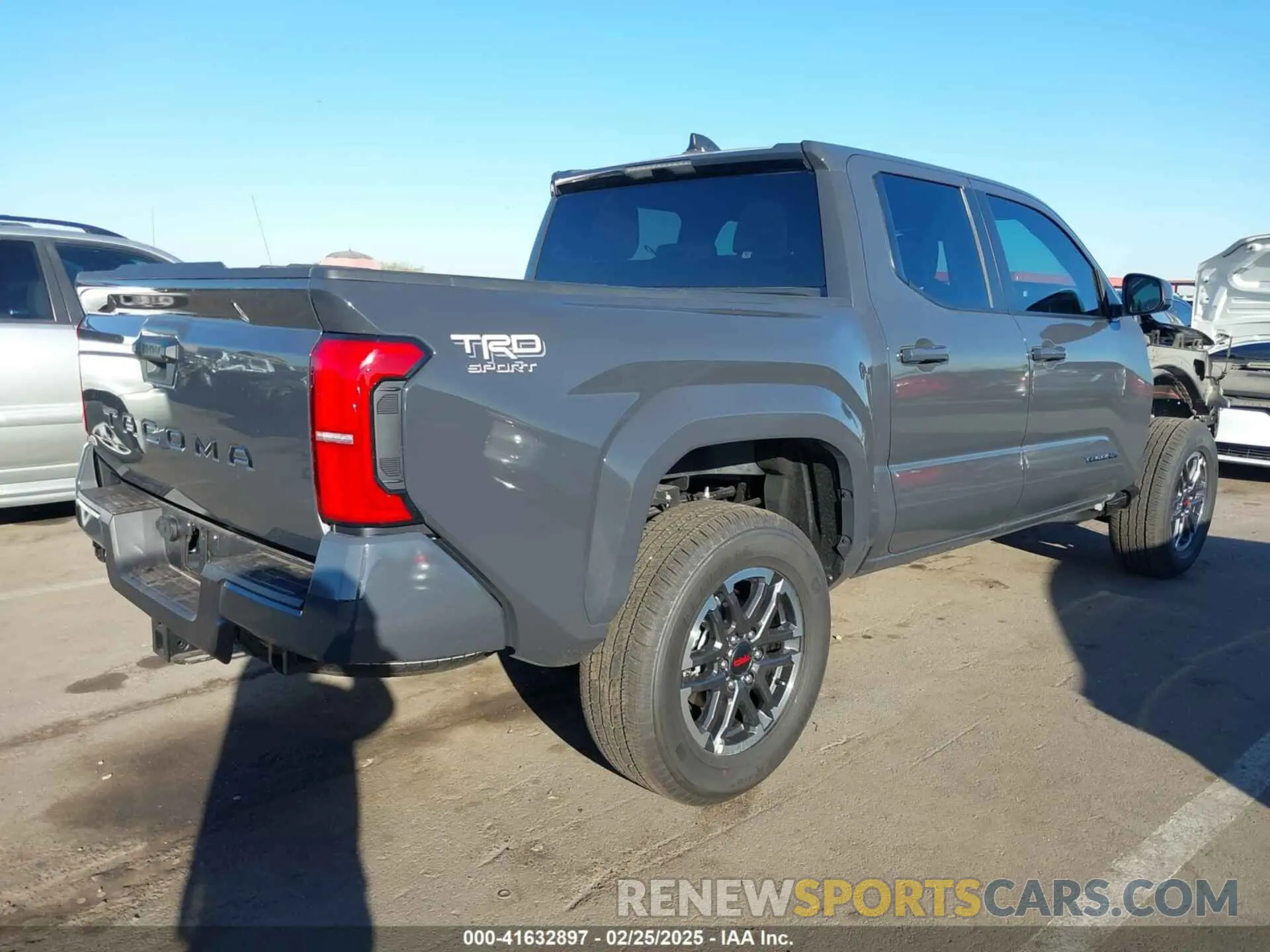 4 fotografías del automóvil dañado 3TMKB5FNXSM026320 TOYOTA TACOMA 2025