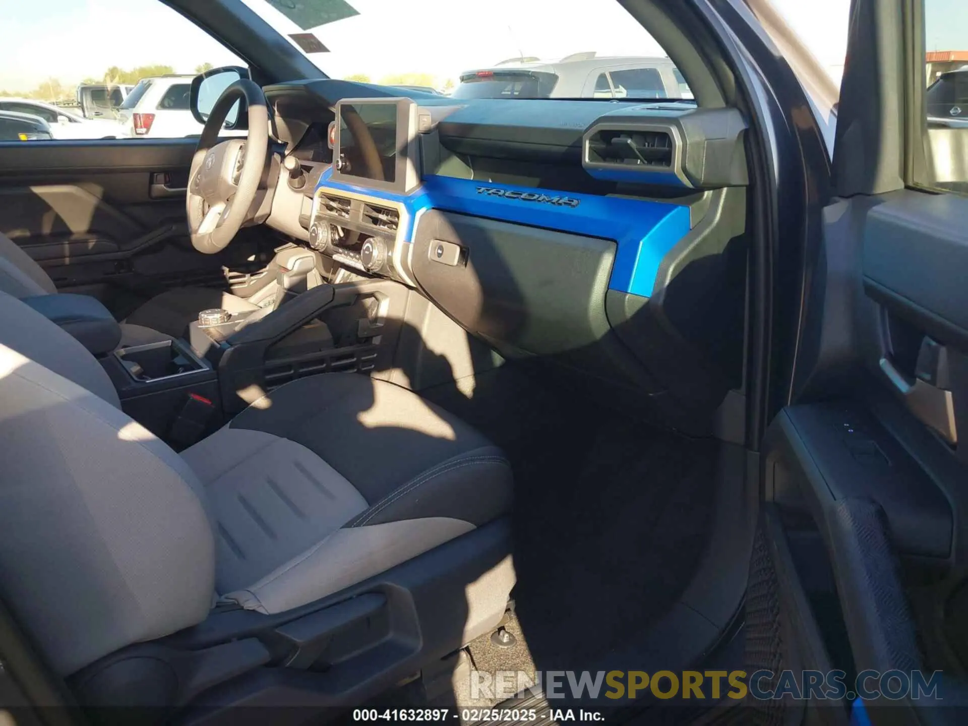 5 fotografías del automóvil dañado 3TMKB5FNXSM026320 TOYOTA TACOMA 2025