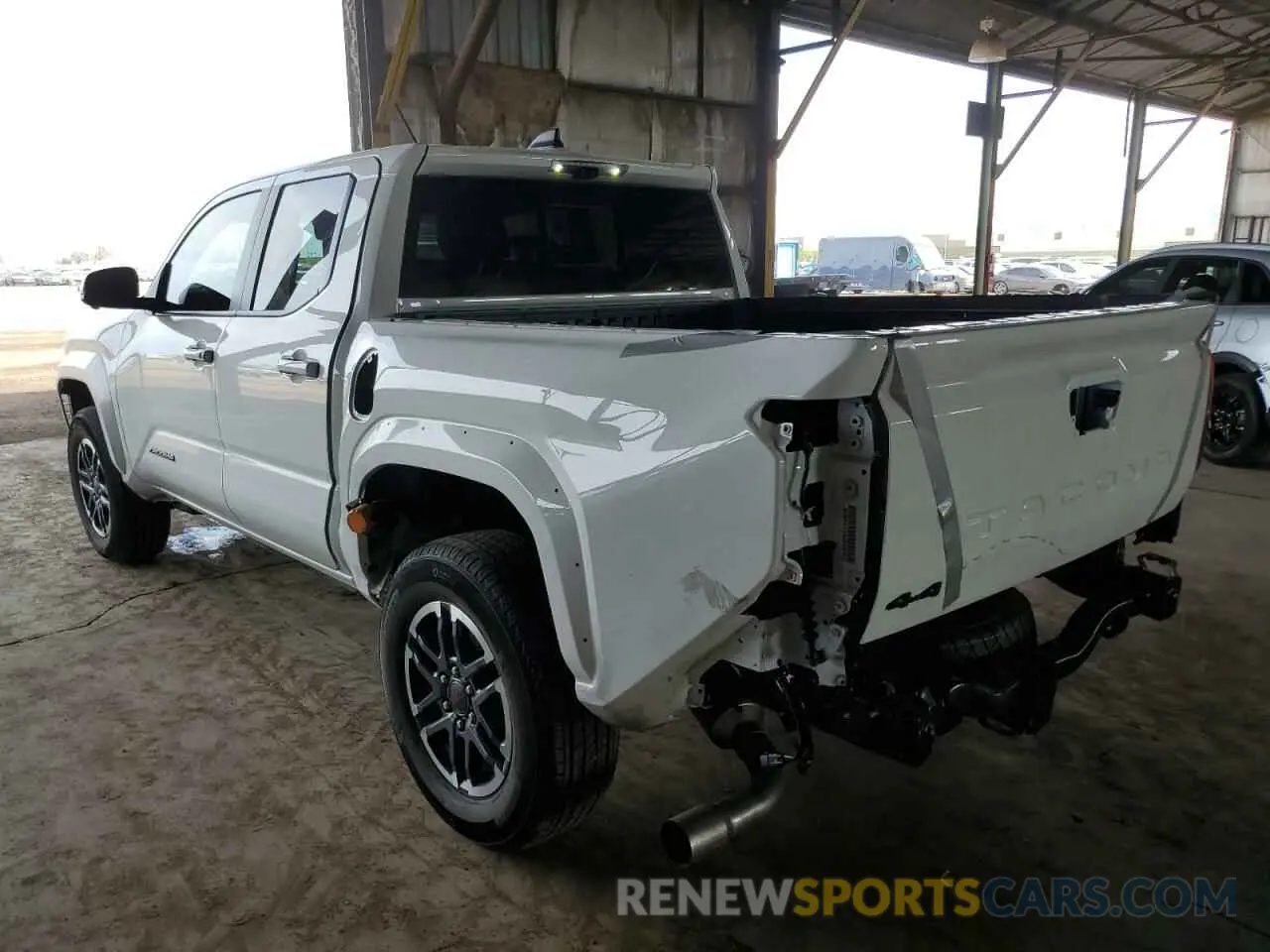 2 fotografías del automóvil dañado 3TMLB5JN0SM088997 TOYOTA TACOMA 2025