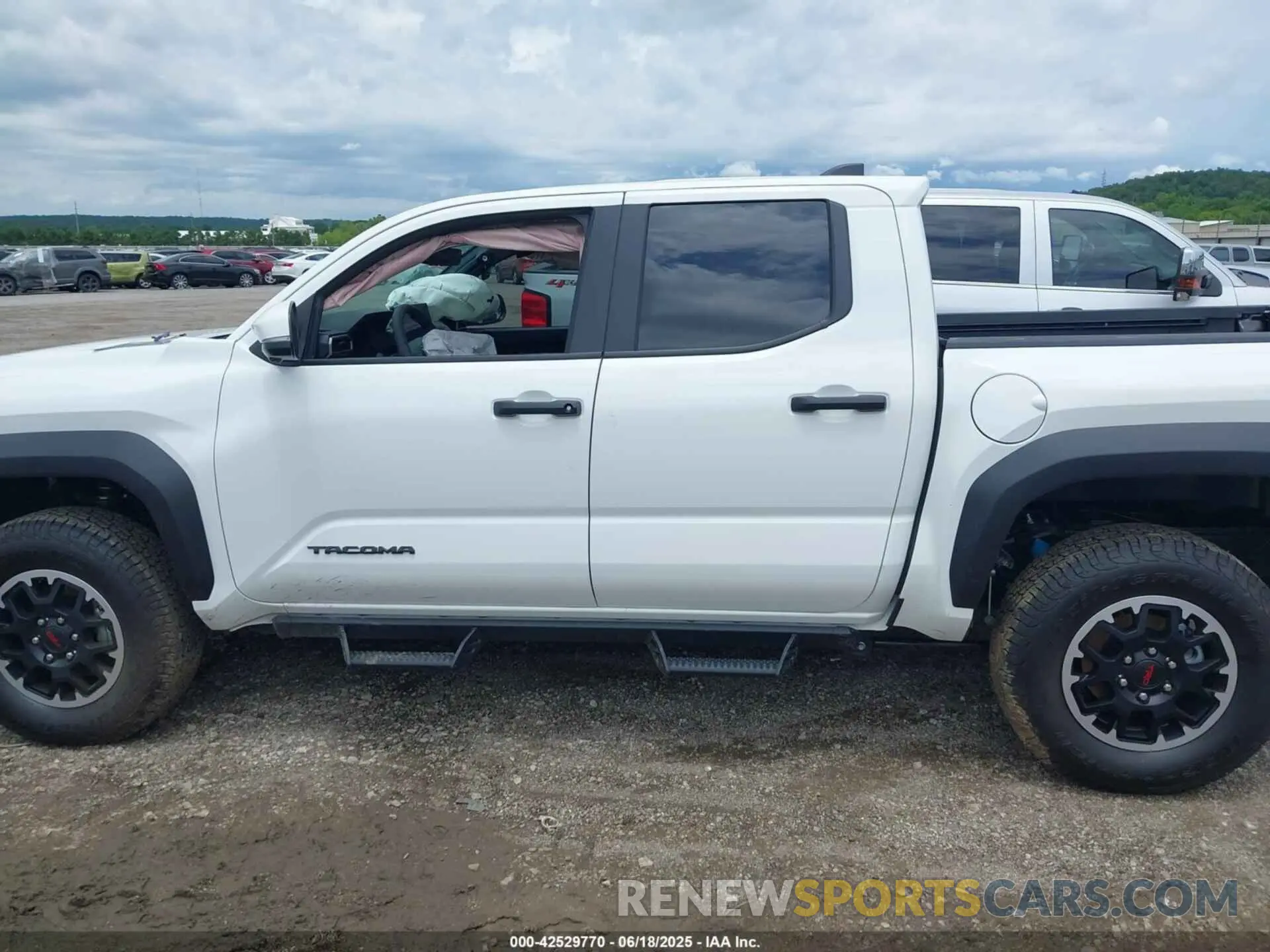 15 fotografías del automóvil dañado 3TMLB5JN0SM123716 TOYOTA TACOMA 2025