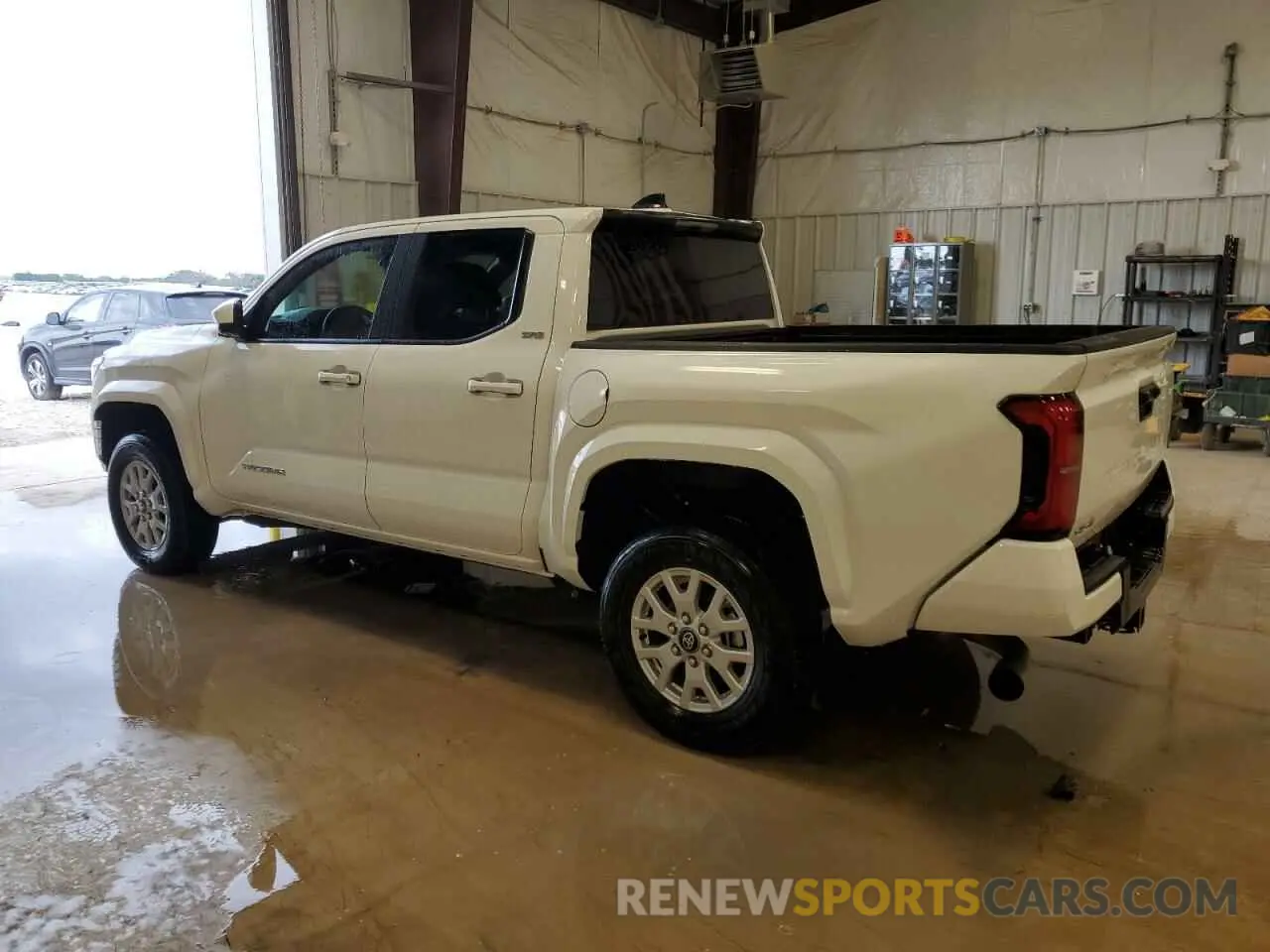 2 fotografías del automóvil dañado 3TMLB5JN8SM107196 TOYOTA TACOMA 2025