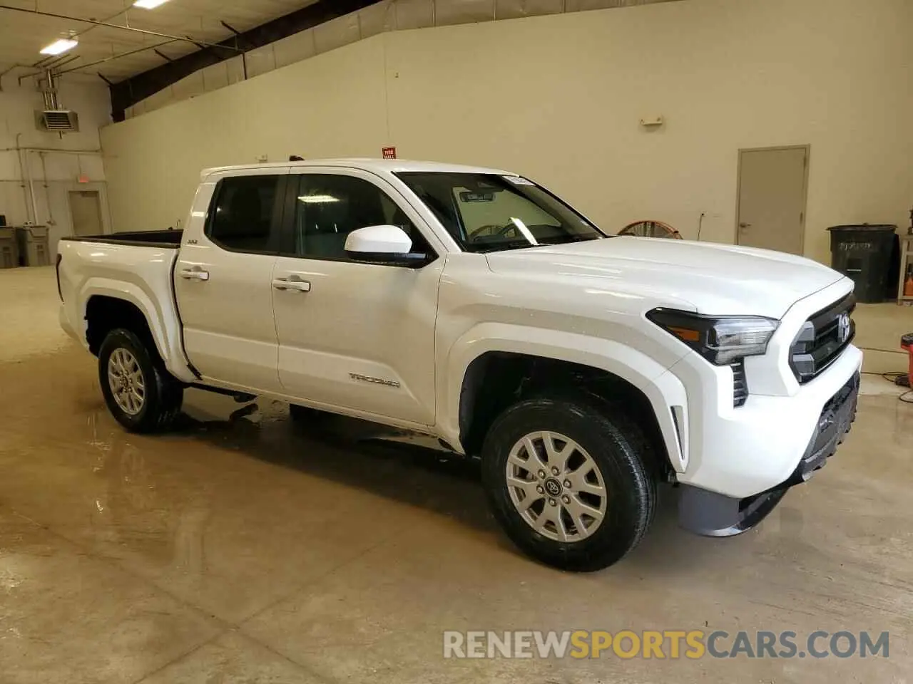 4 fotografías del automóvil dañado 3TMLB5JN8SM107196 TOYOTA TACOMA 2025