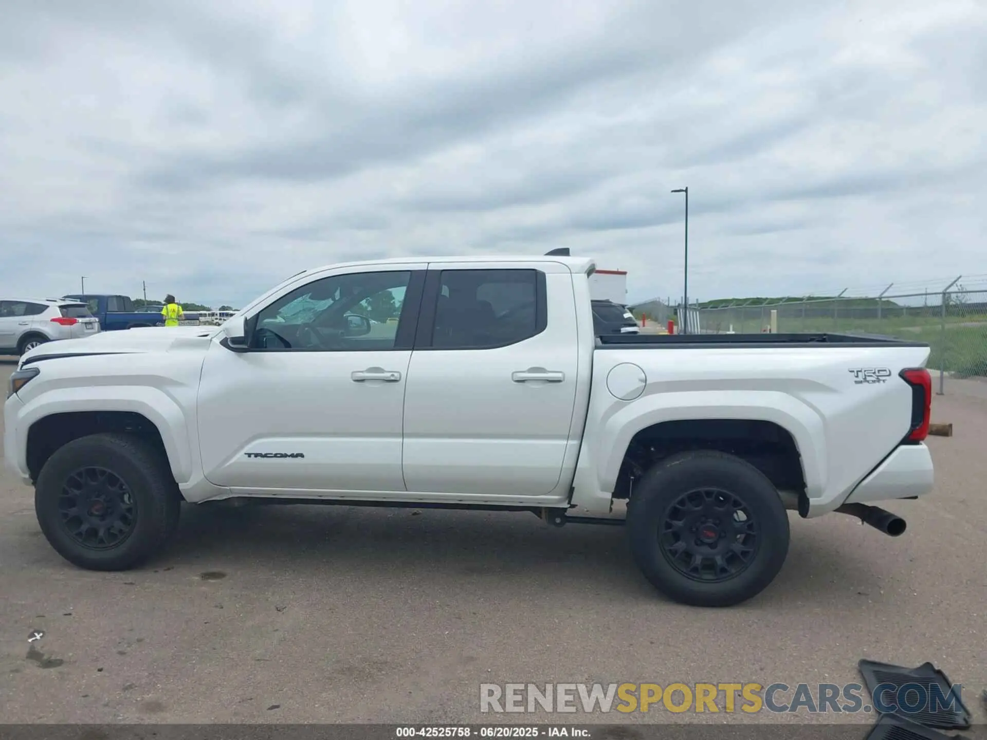 14 fotografías del automóvil dañado 3TYLB5JN4ST063931 TOYOTA TACOMA 2025