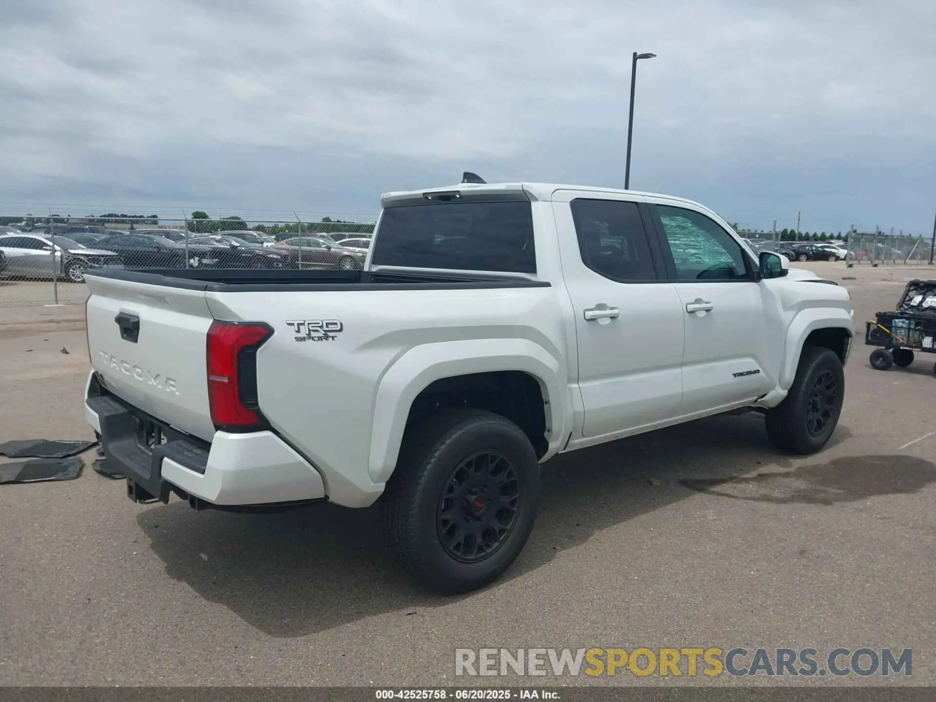 4 fotografías del automóvil dañado 3TYLB5JN4ST063931 TOYOTA TACOMA 2025