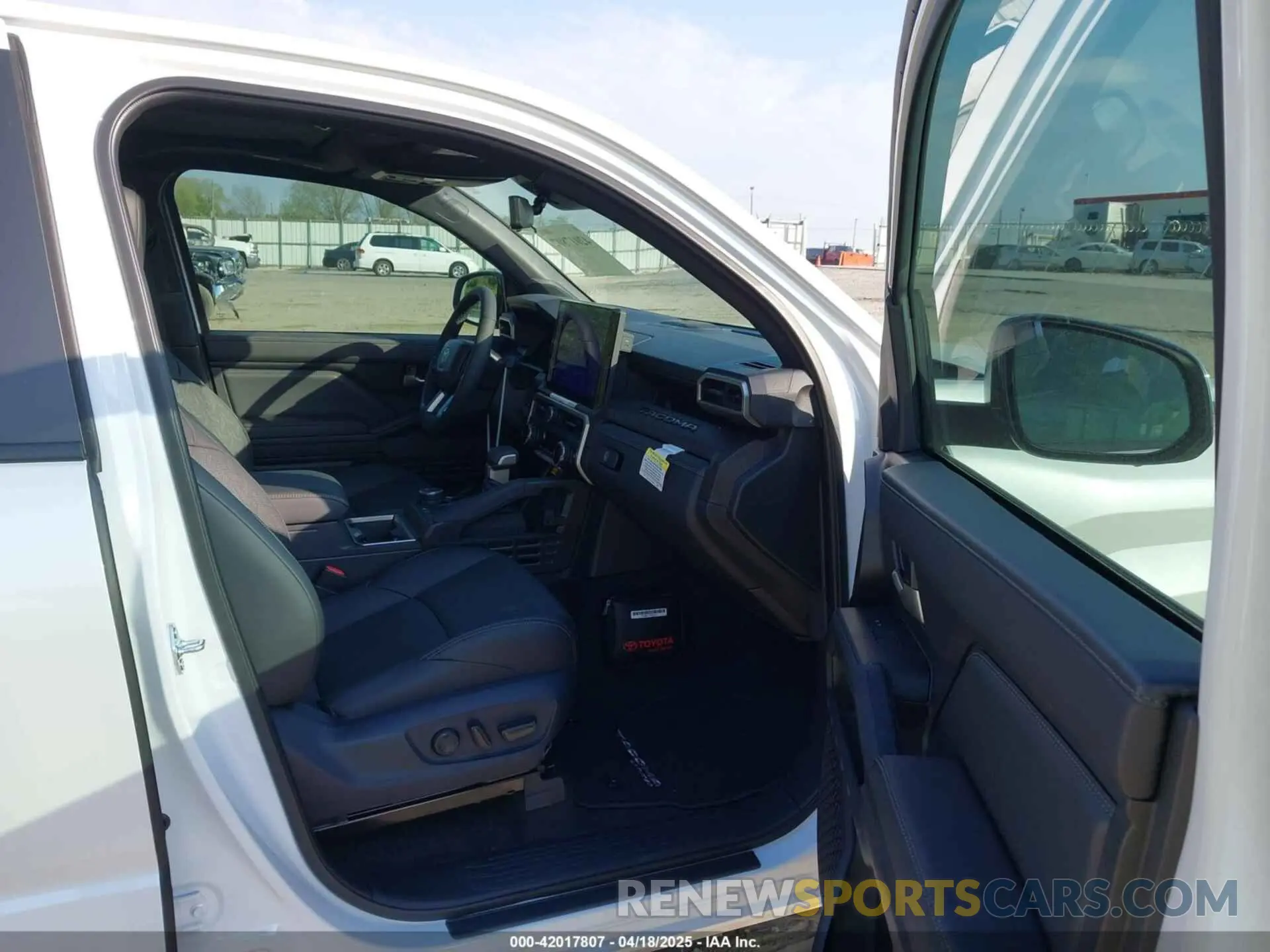 5 fotografías del automóvil dañado 3TYLB5JN7ST065169 TOYOTA TACOMA 2025
