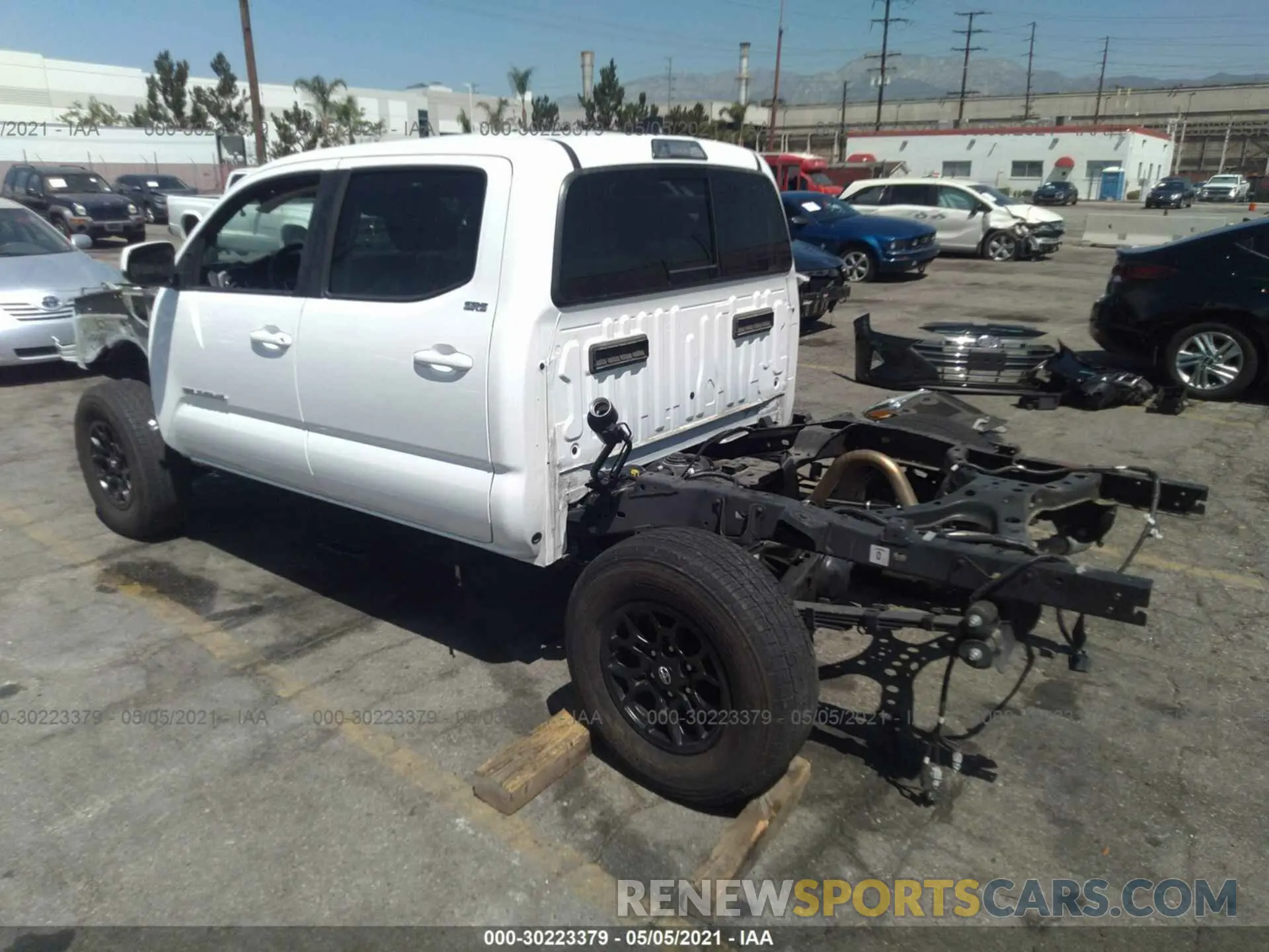 3 fotografías del automóvil dañado 3TMAZ5CN0KM087252 TOYOTA TACOMA 2WD 2019
