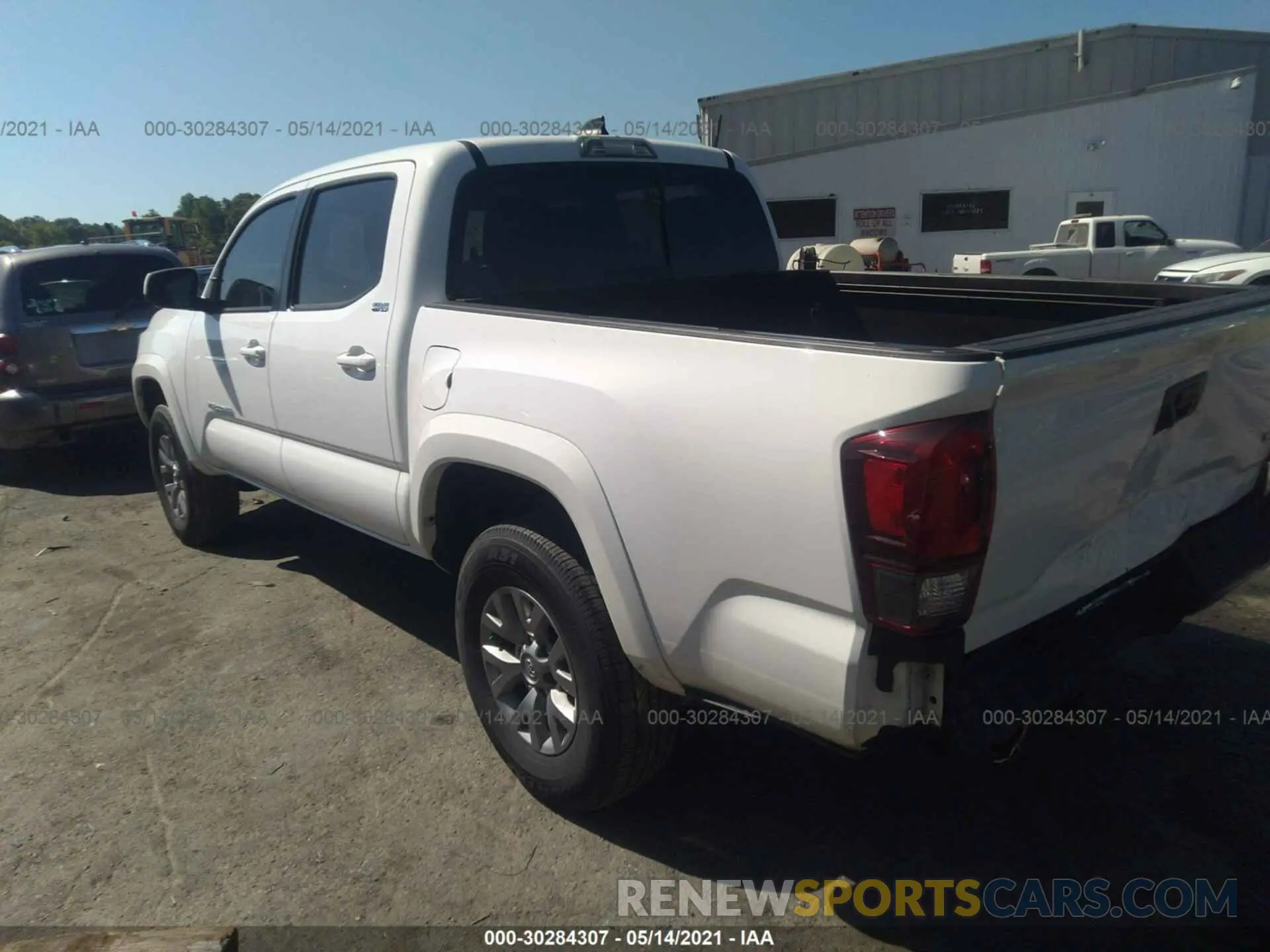 3 fotografías del automóvil dañado 3TMAZ5CN1KM102373 TOYOTA TACOMA 2WD 2019