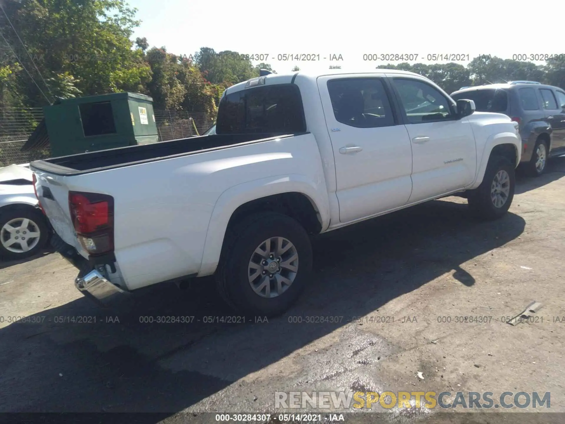 4 fotografías del automóvil dañado 3TMAZ5CN1KM102373 TOYOTA TACOMA 2WD 2019