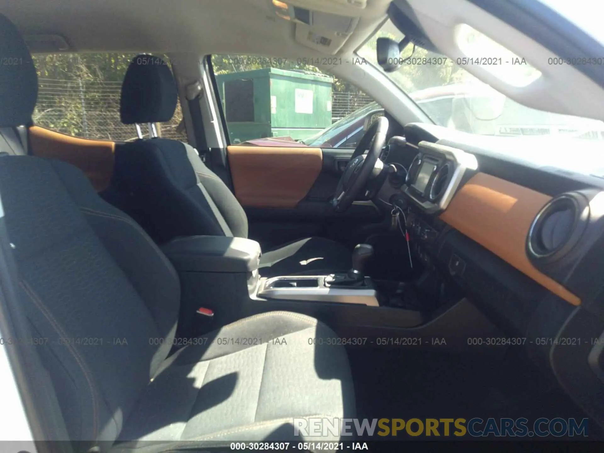 5 fotografías del automóvil dañado 3TMAZ5CN1KM102373 TOYOTA TACOMA 2WD 2019