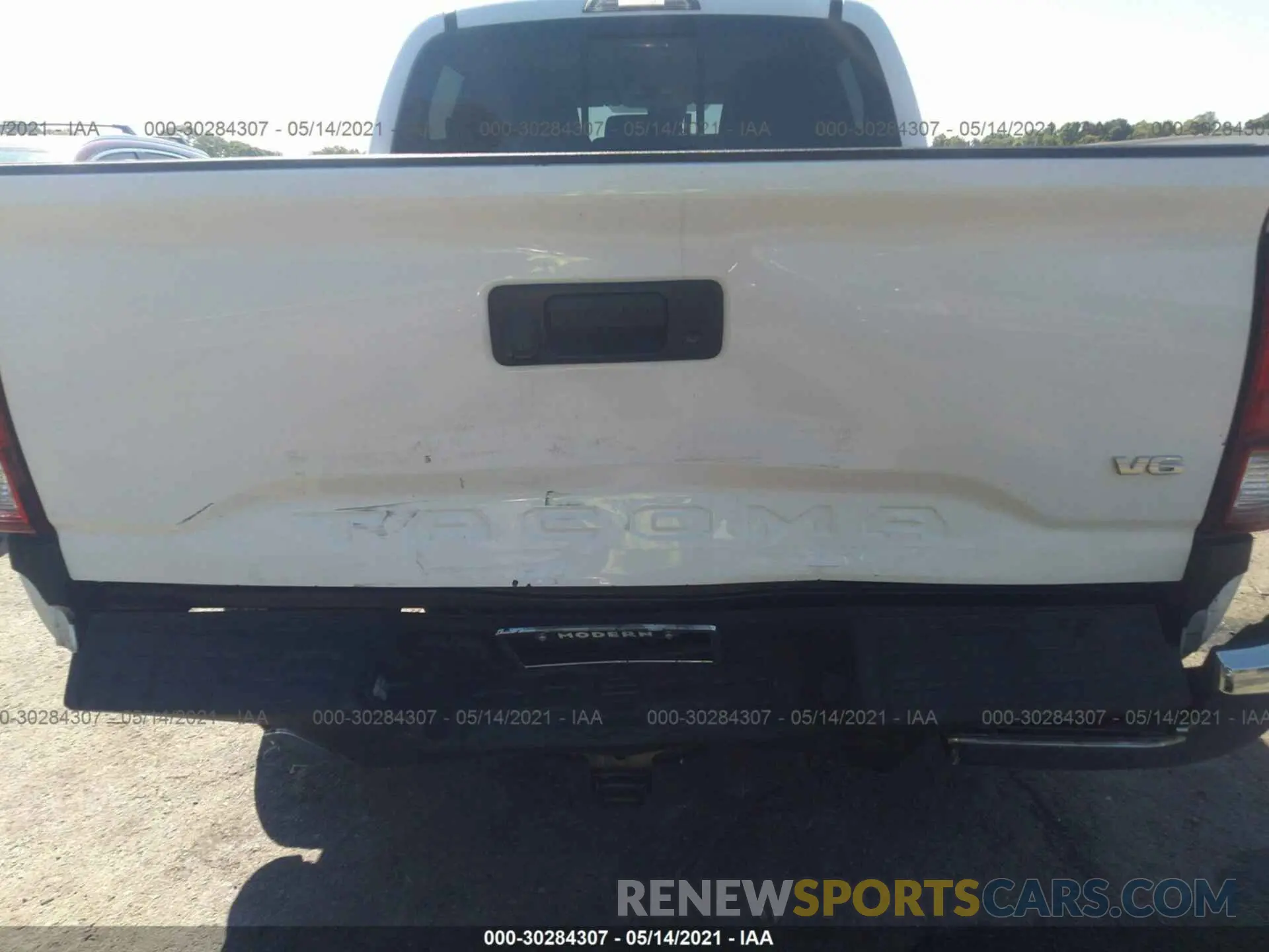 6 fotografías del automóvil dañado 3TMAZ5CN1KM102373 TOYOTA TACOMA 2WD 2019