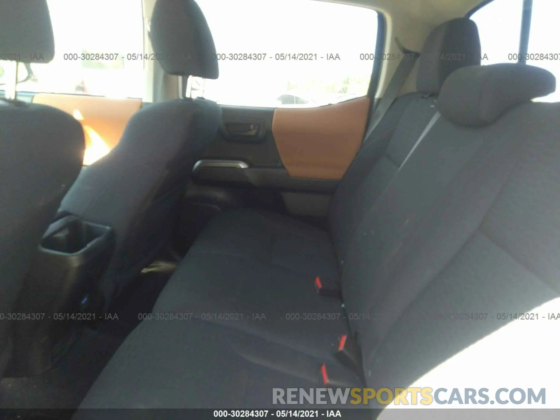 8 fotografías del automóvil dañado 3TMAZ5CN1KM102373 TOYOTA TACOMA 2WD 2019
