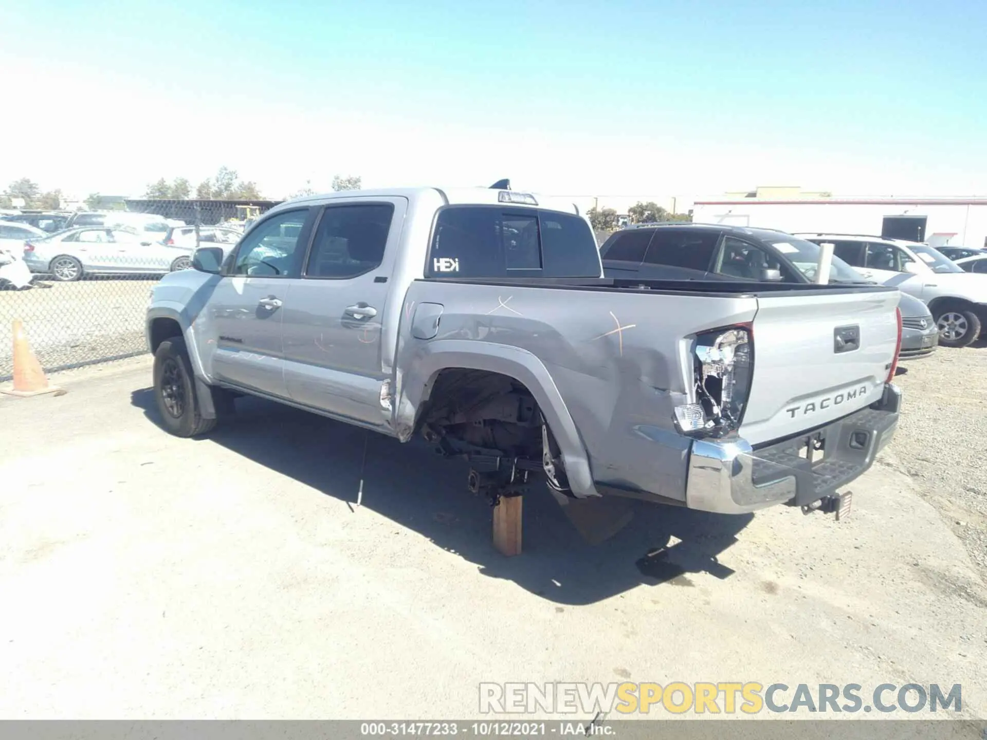 3 fotografías del automóvil dañado 3TMAZ5CN4KM084001 TOYOTA TACOMA 2WD 2019