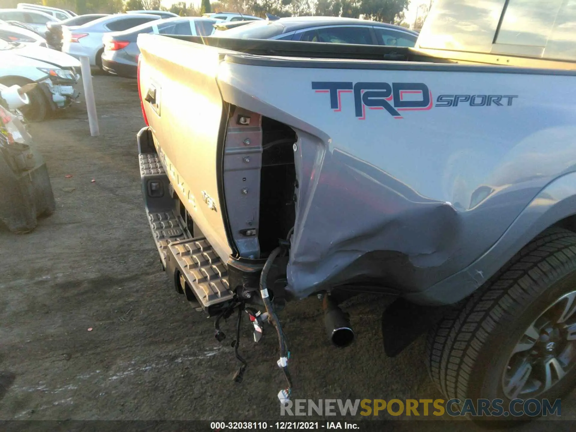 6 fotografías del automóvil dañado 3TMAZ5CN6KM107469 TOYOTA TACOMA 2WD 2019