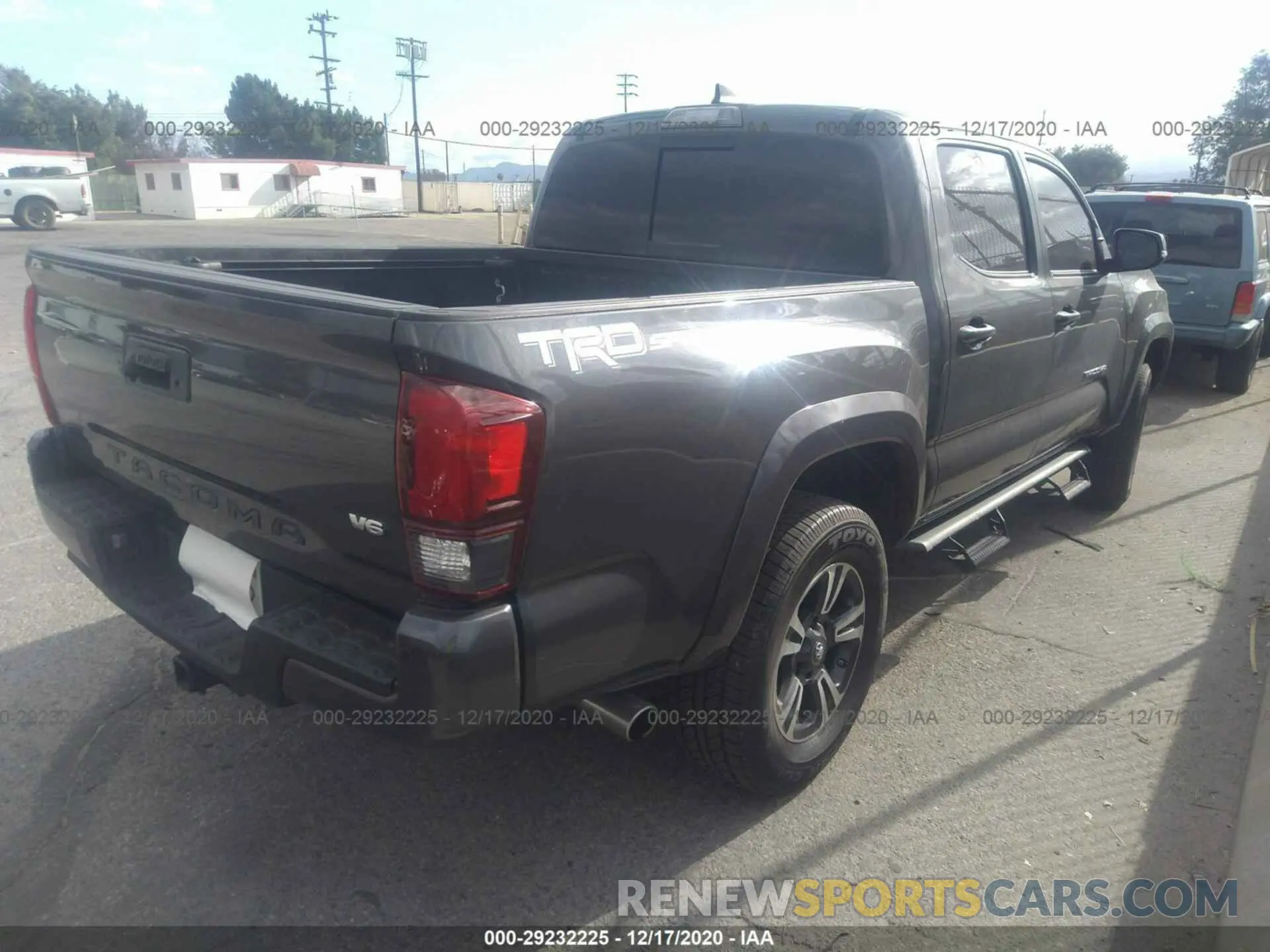 4 fotografías del automóvil dañado 3TMAZ5CN6KM109299 TOYOTA TACOMA 2WD 2019