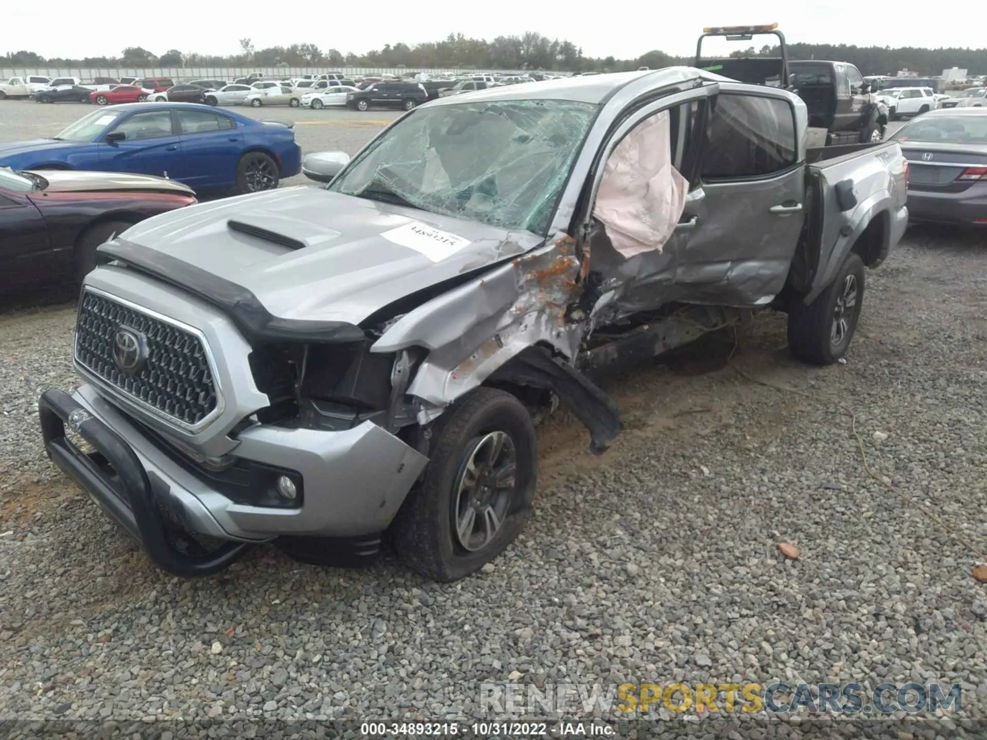 2 fotografías del automóvil dañado 3TMAZ5CN8KM095938 TOYOTA TACOMA 2WD 2019