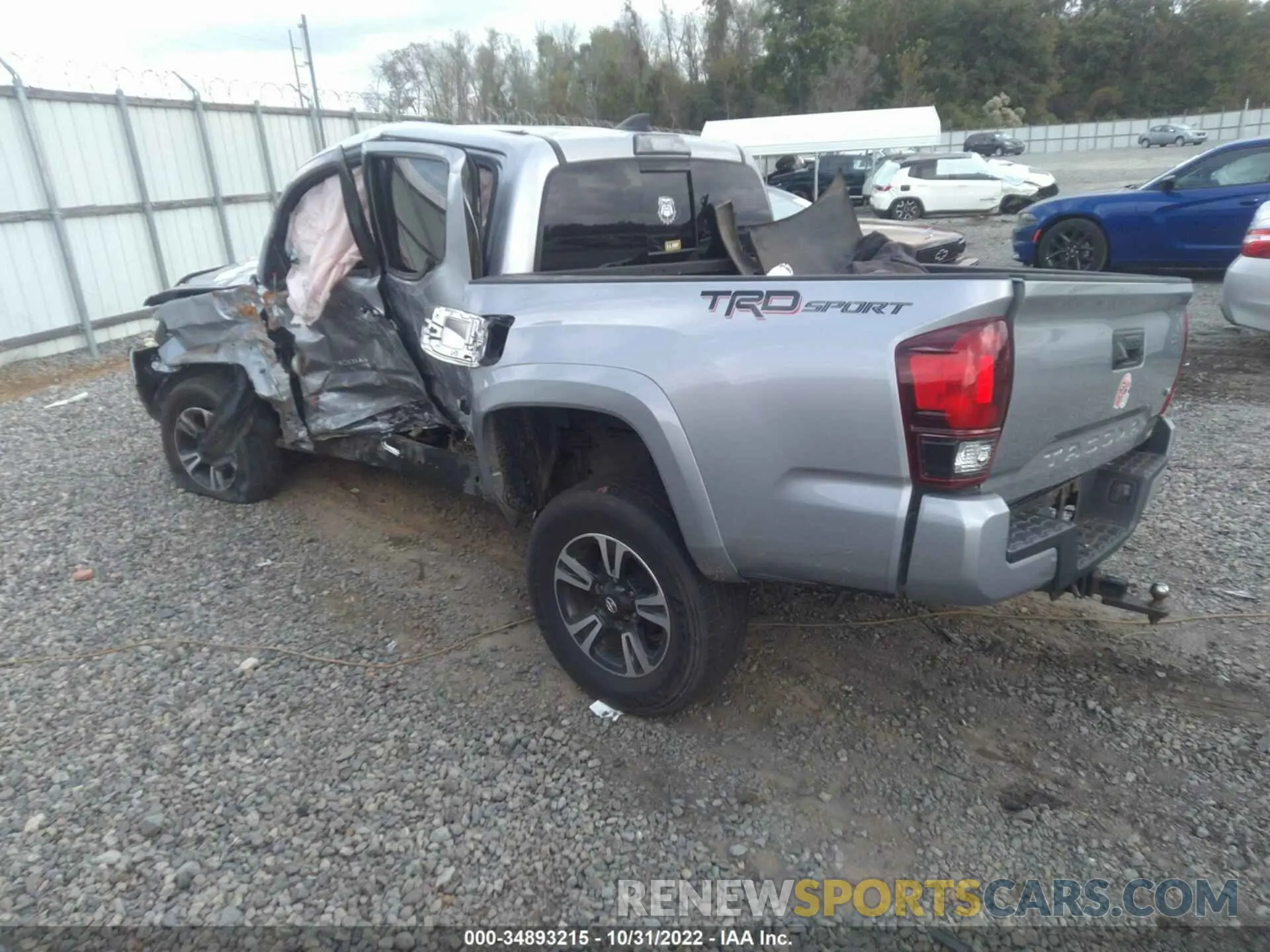 3 fotografías del automóvil dañado 3TMAZ5CN8KM095938 TOYOTA TACOMA 2WD 2019