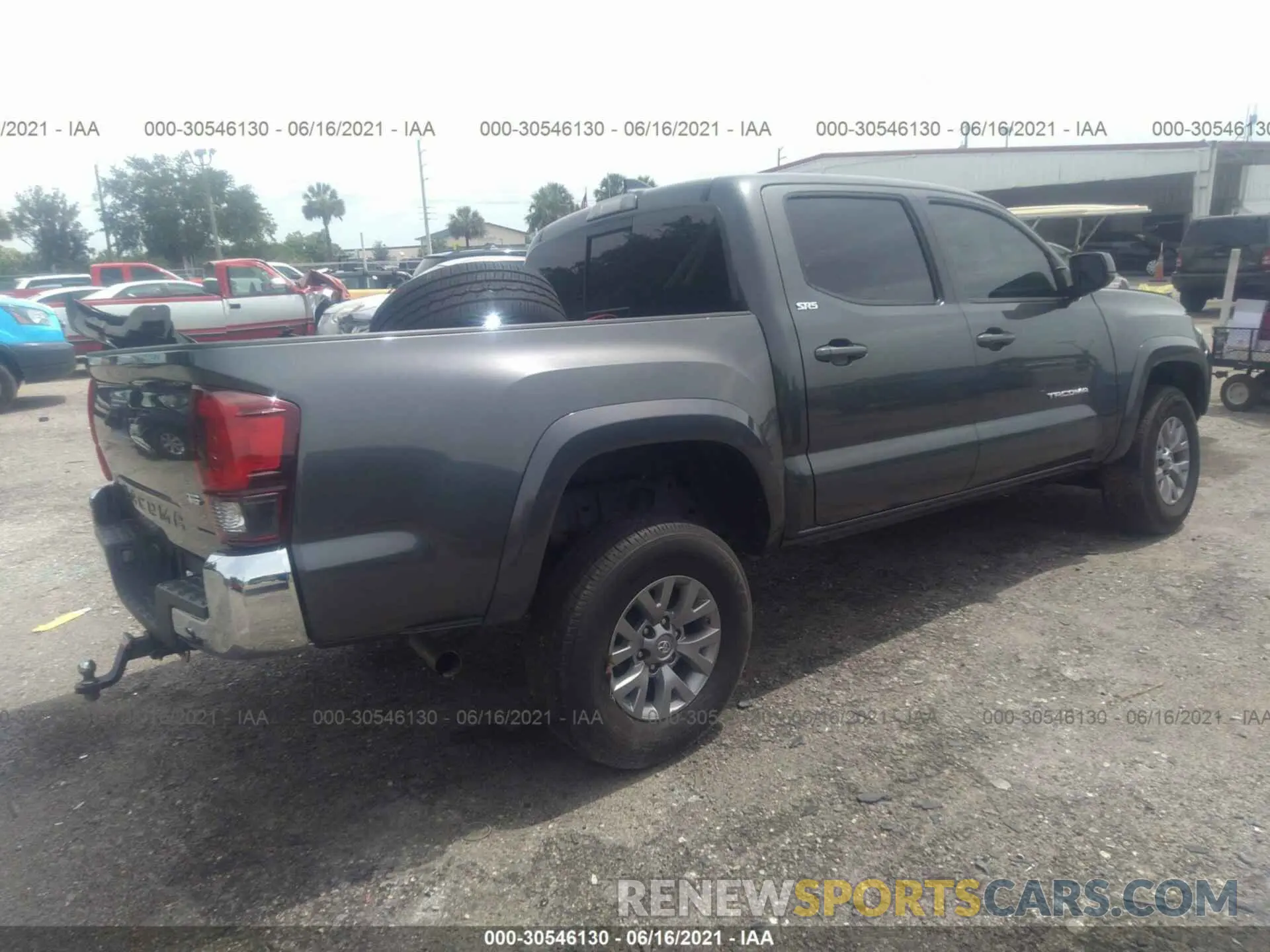 4 fotografías del automóvil dañado 3TMAZ5CN8KM100183 TOYOTA TACOMA 2WD 2019