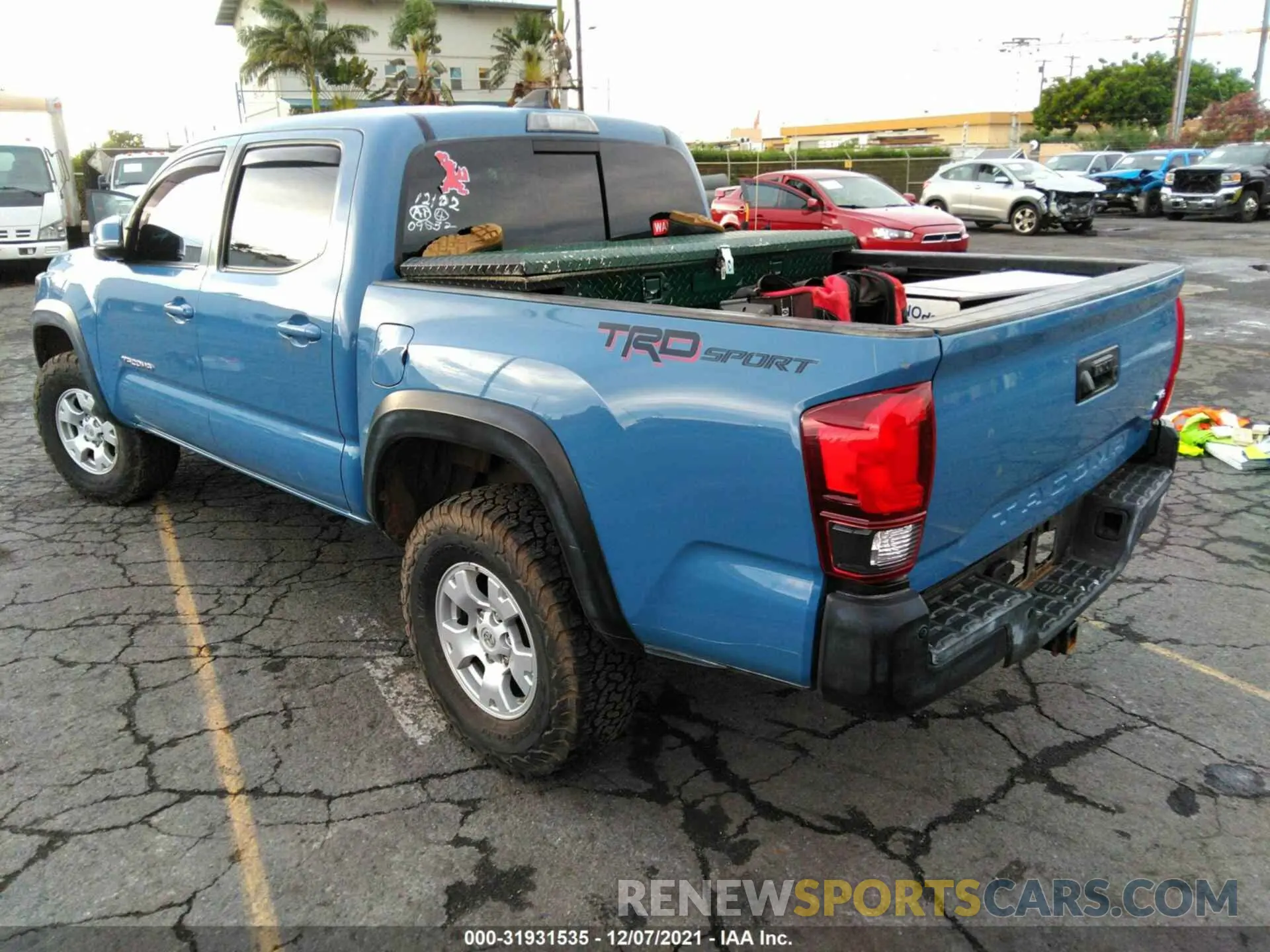 3 fotografías del automóvil dañado 3TMAZ5CN8KM109532 TOYOTA TACOMA 2WD 2019
