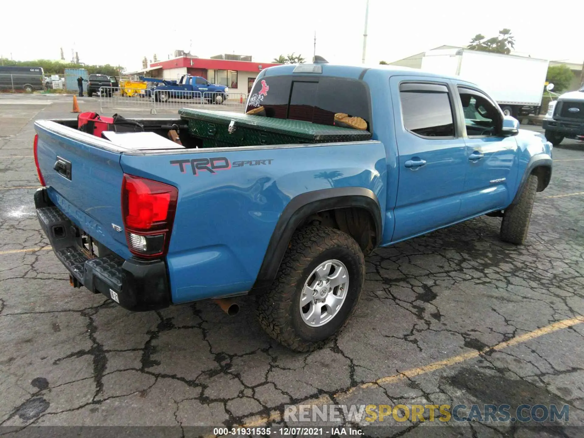 4 fotografías del automóvil dañado 3TMAZ5CN8KM109532 TOYOTA TACOMA 2WD 2019