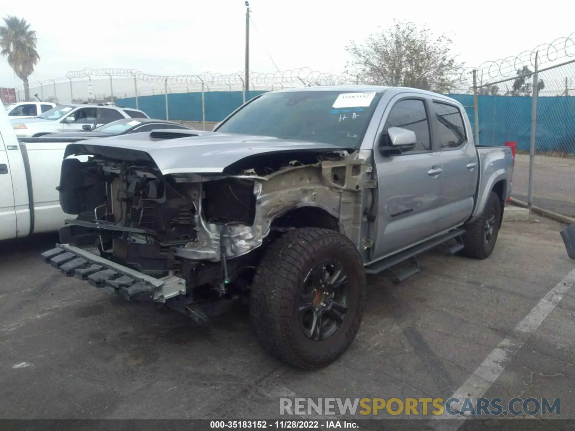 2 fotografías del automóvil dañado 3TMAZ5CN9KM084494 TOYOTA TACOMA 2WD 2019