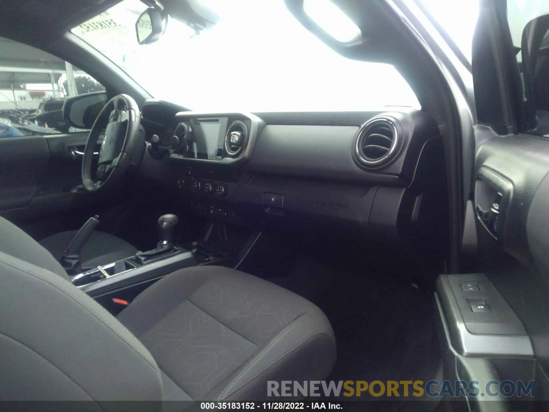 5 fotografías del automóvil dañado 3TMAZ5CN9KM084494 TOYOTA TACOMA 2WD 2019
