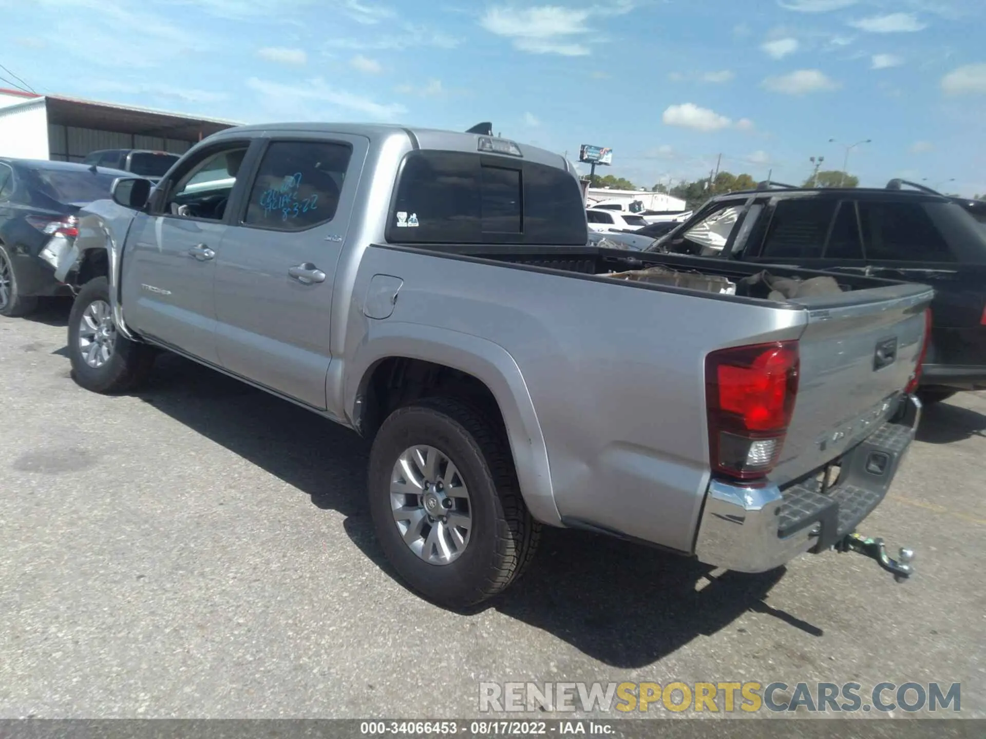 3 fotografías del automóvil dañado 3TMAZ5CNXKM080101 TOYOTA TACOMA 2WD 2019
