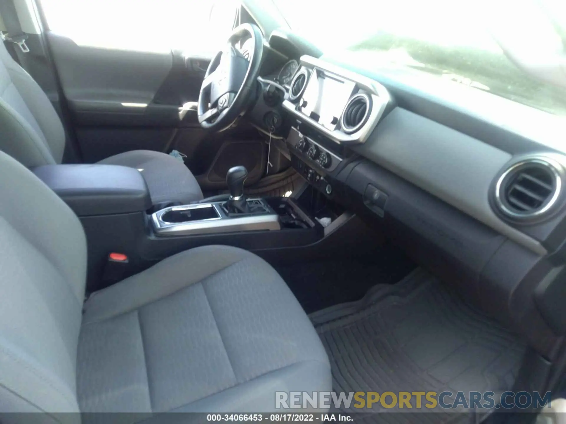 5 fotografías del automóvil dañado 3TMAZ5CNXKM080101 TOYOTA TACOMA 2WD 2019