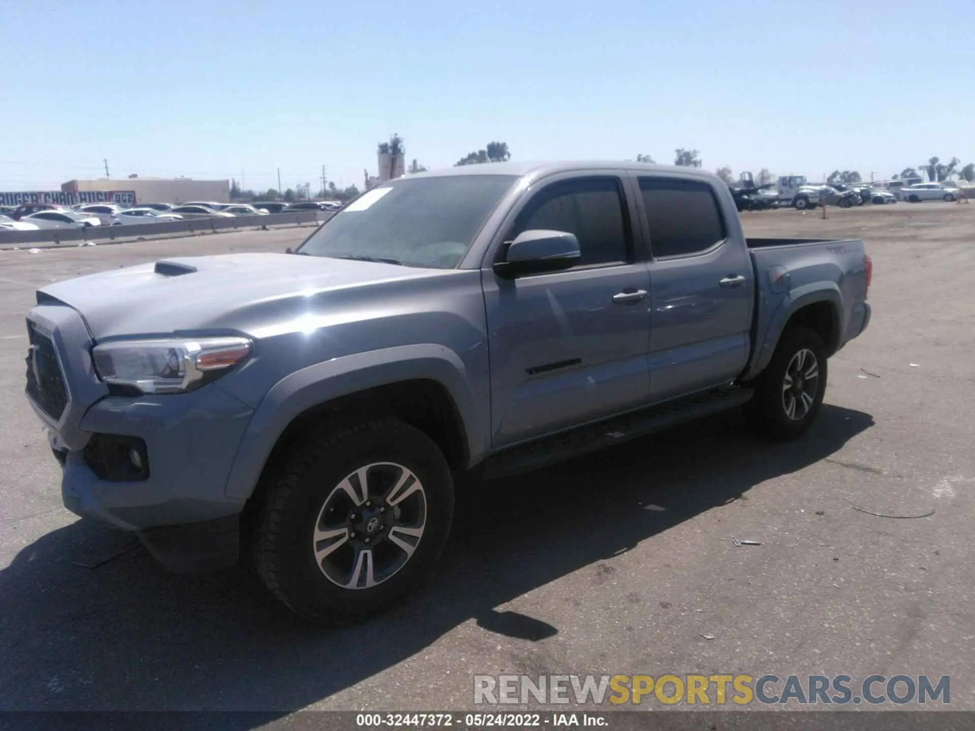2 fotografías del automóvil dañado 3TMAZ5CNXKM080812 TOYOTA TACOMA 2WD 2019