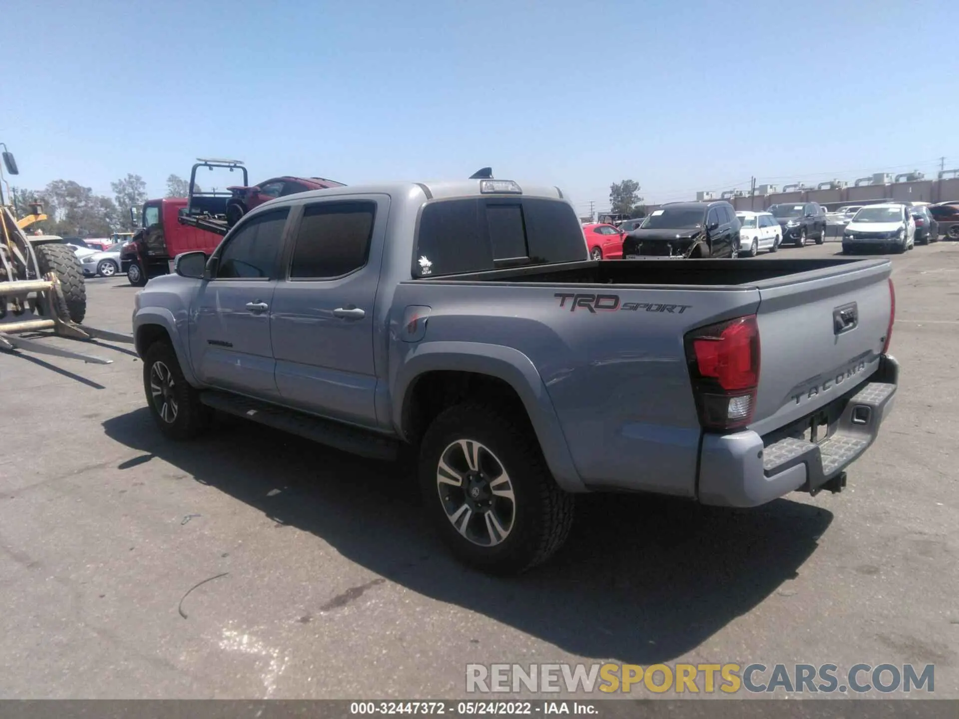3 fotografías del automóvil dañado 3TMAZ5CNXKM080812 TOYOTA TACOMA 2WD 2019