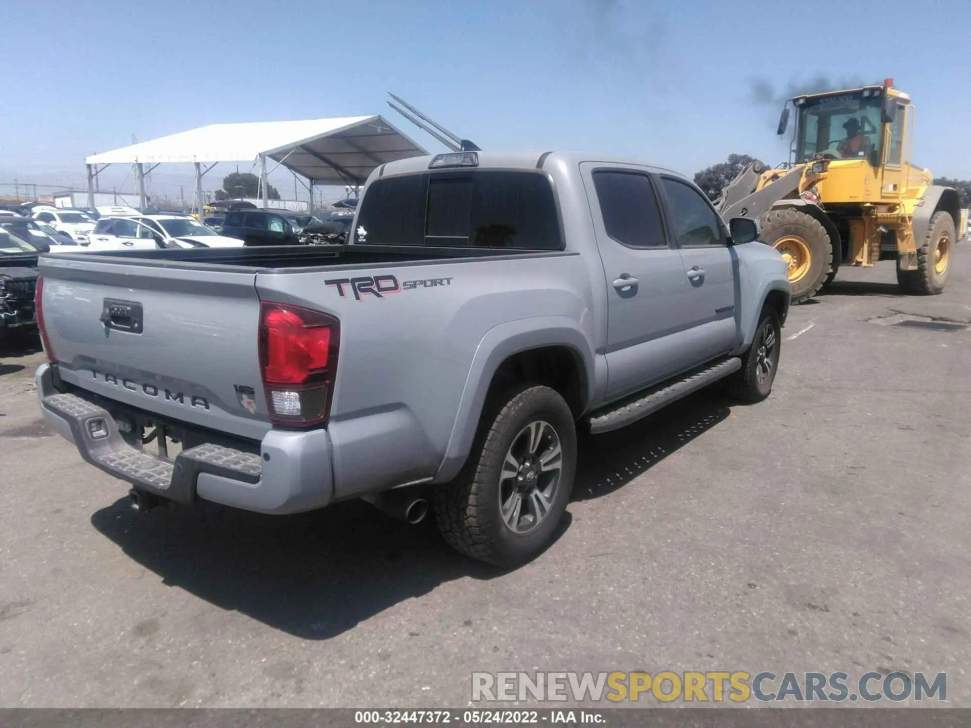 4 fotografías del automóvil dañado 3TMAZ5CNXKM080812 TOYOTA TACOMA 2WD 2019